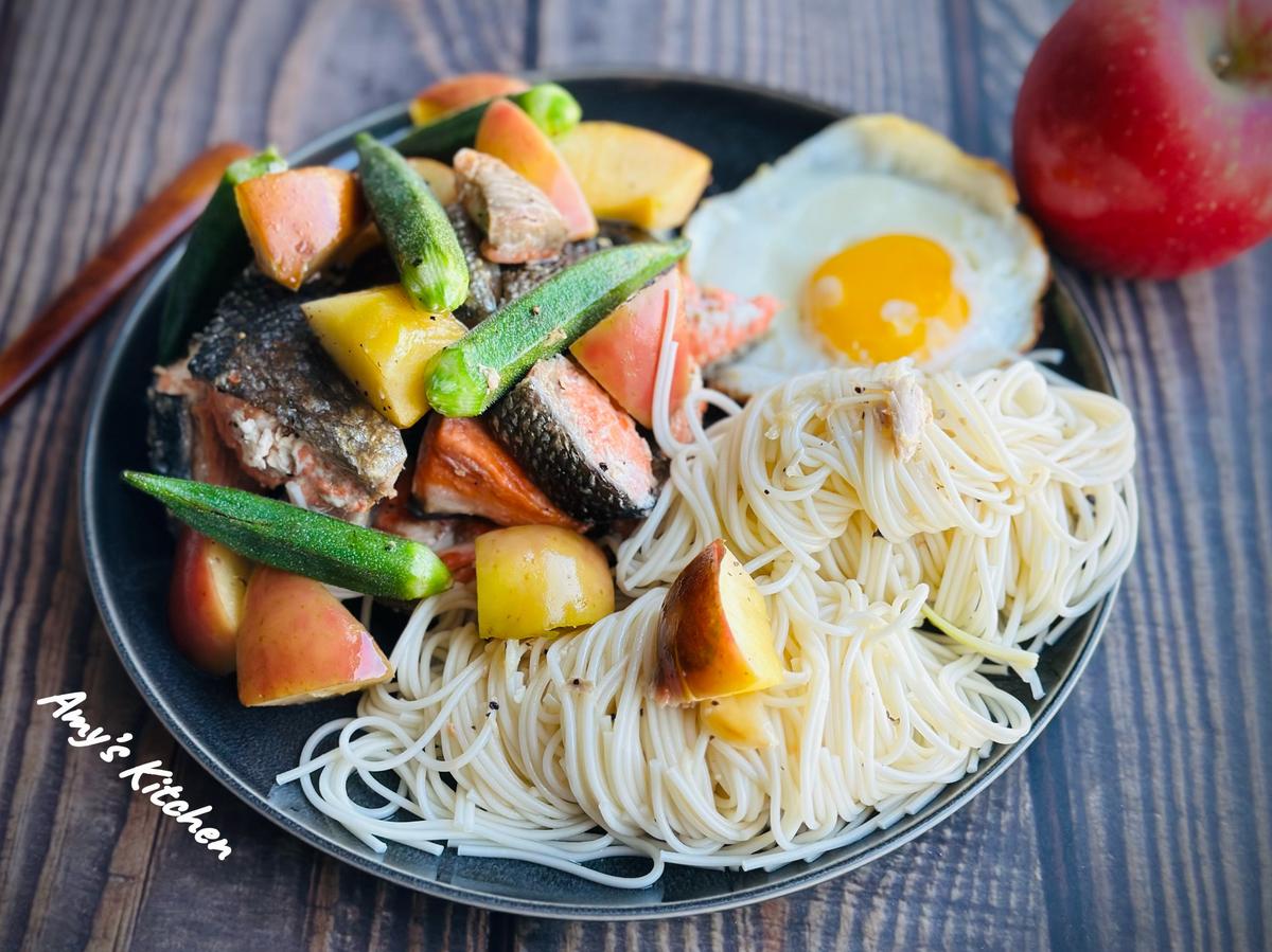 蒜香鮭魚蘋果冷麵