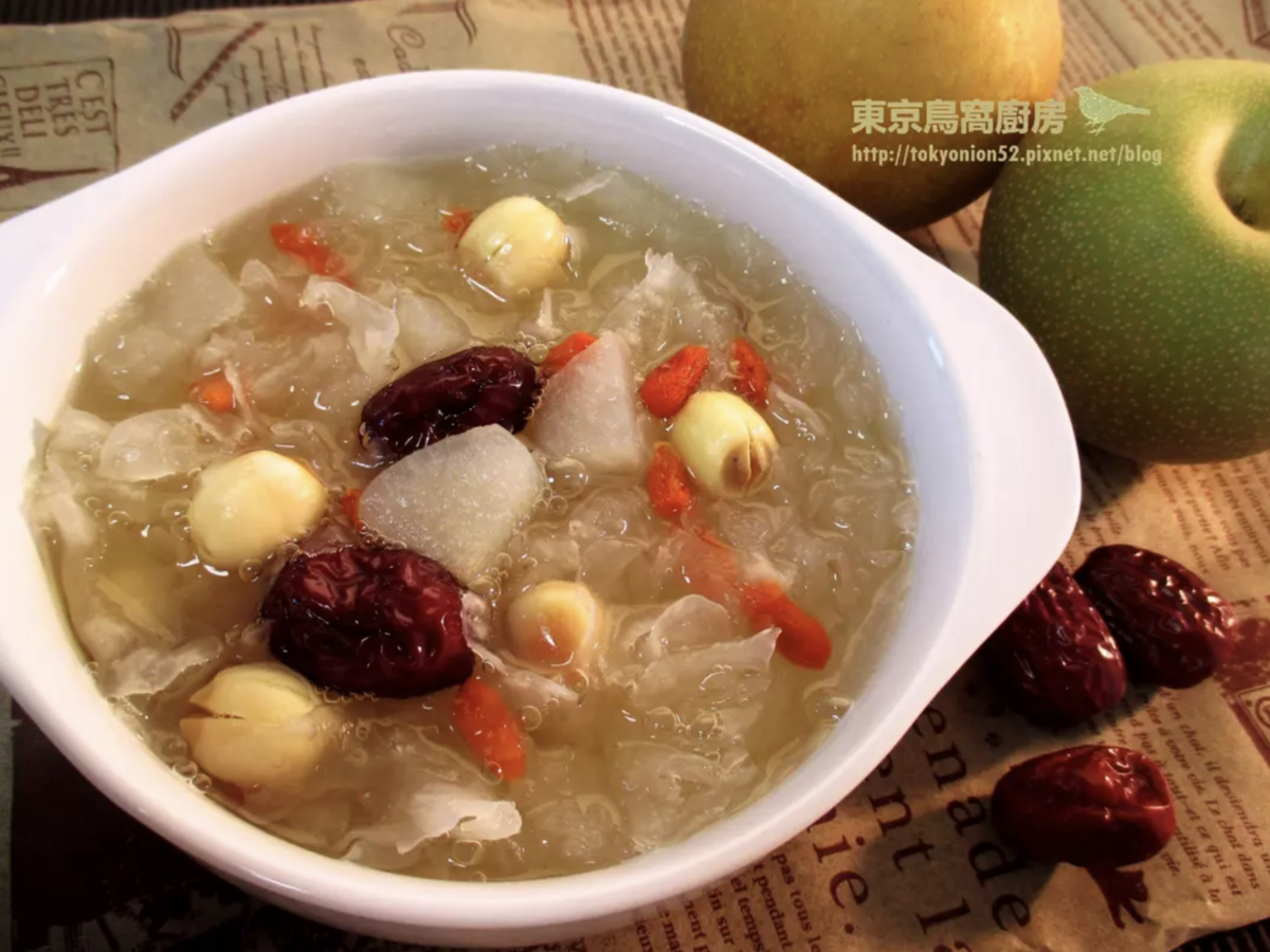 炎熱夏日,來碗冰冰涼涼的銀耳甜湯~