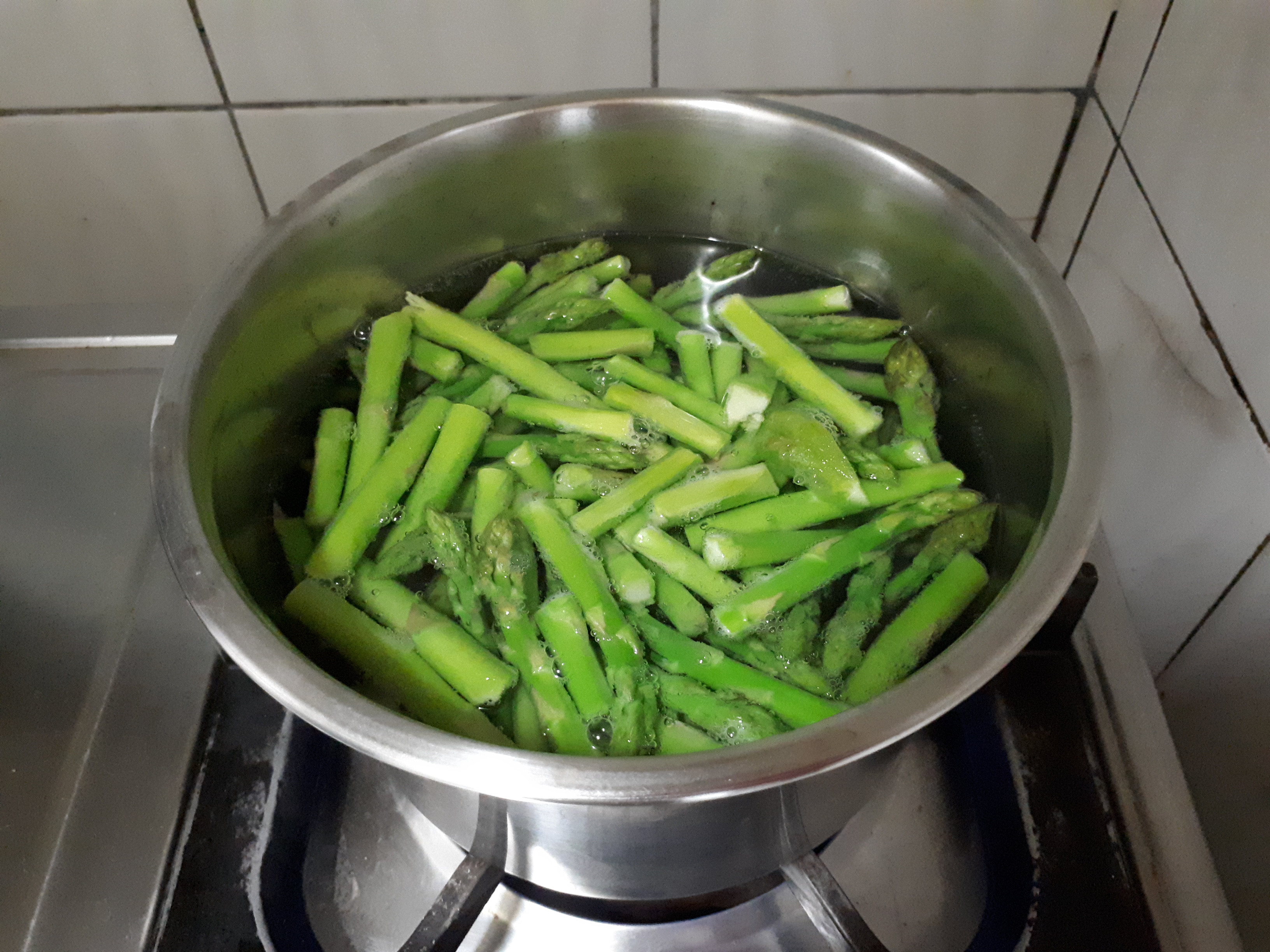 零廚藝免流汗料理~凱薩雞肉沙拉、涼拌苦瓜、涼拌蘆筍的第 7 張圖片