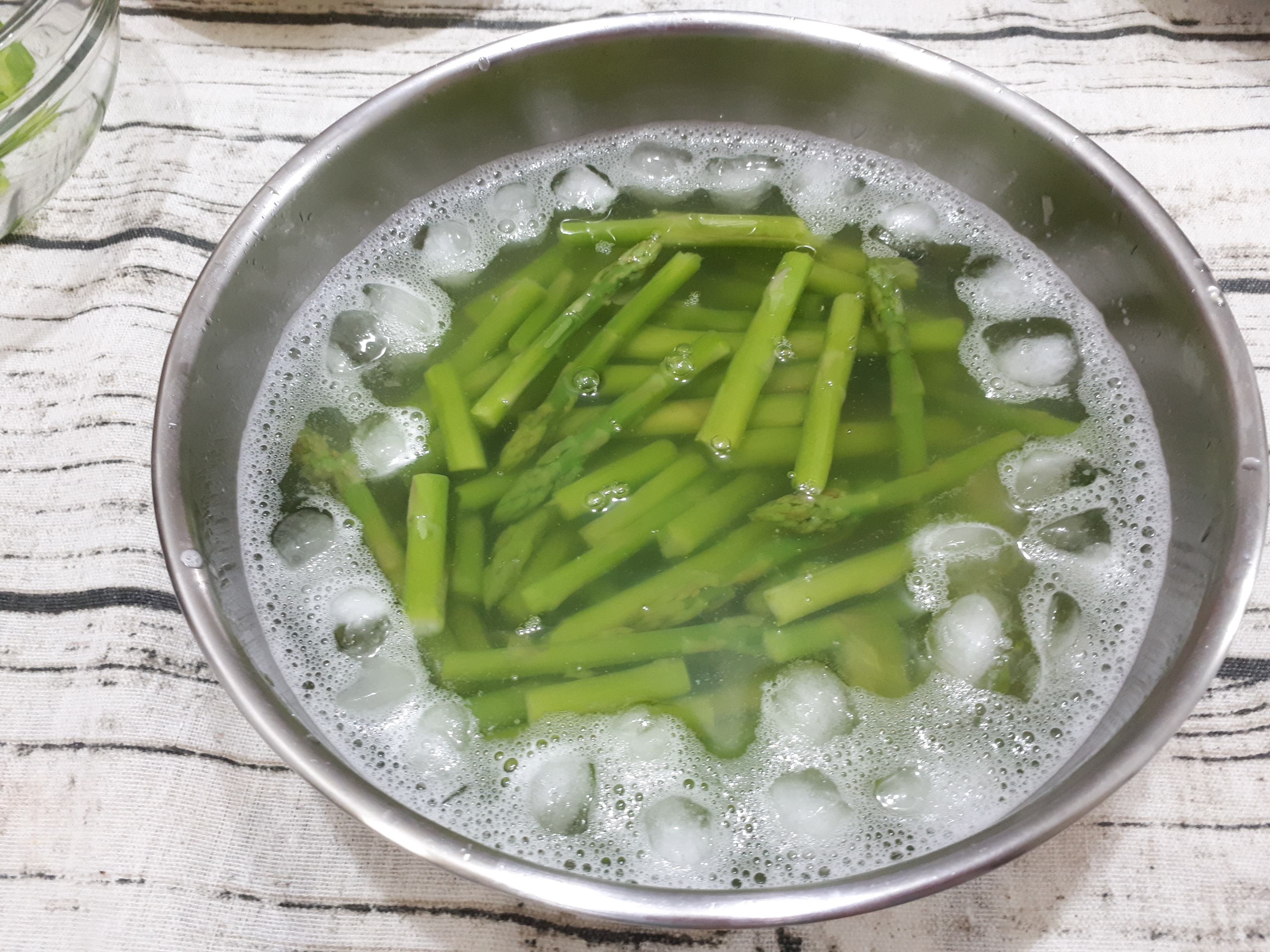 零廚藝免流汗料理~凱薩雞肉沙拉、涼拌苦瓜、涼拌蘆筍的第 8 張圖片