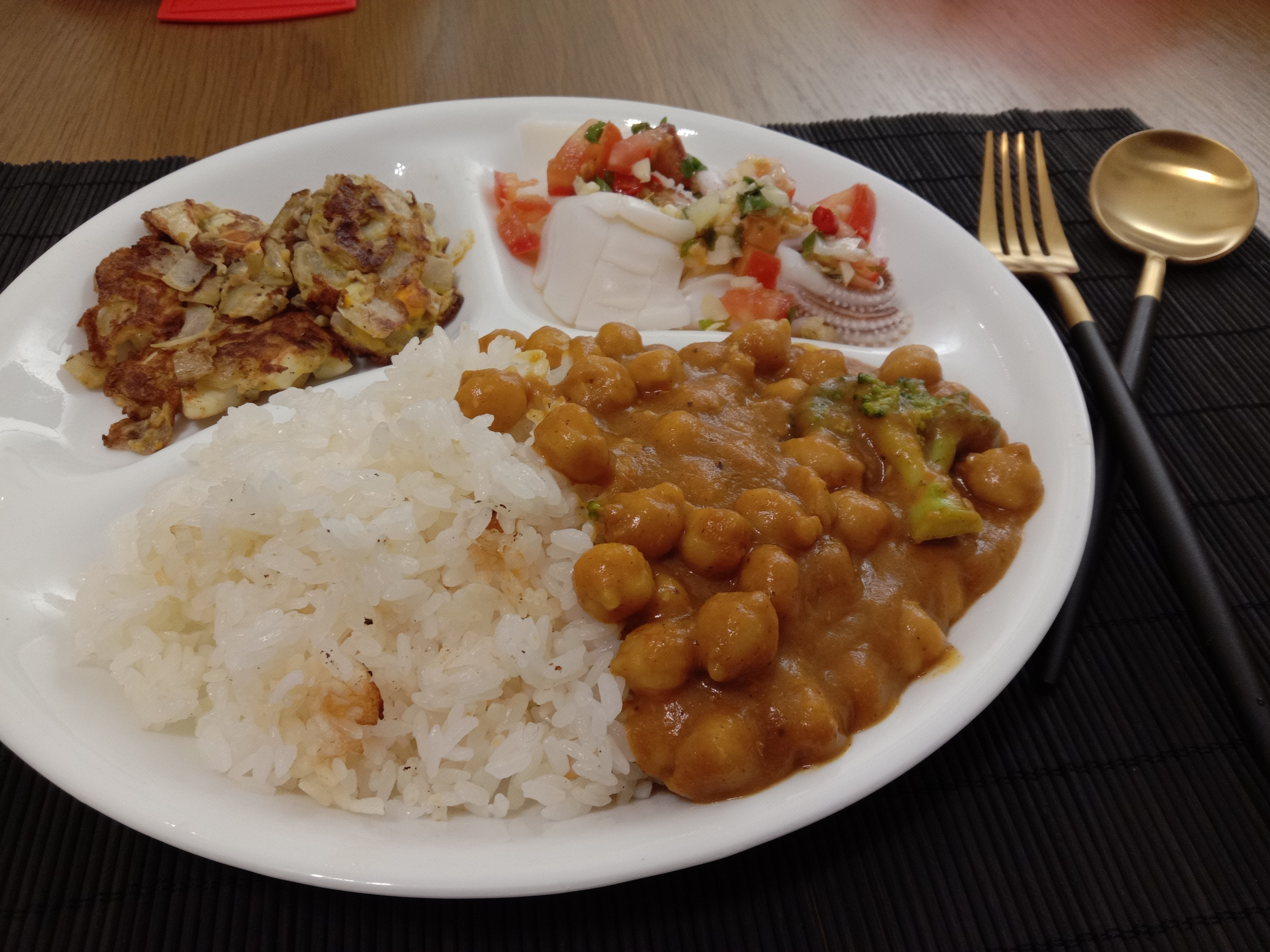 一鍋咖哩、一碗飯、一道菜、一盤水果、一杯湯,滿足~的第 22 張圖片