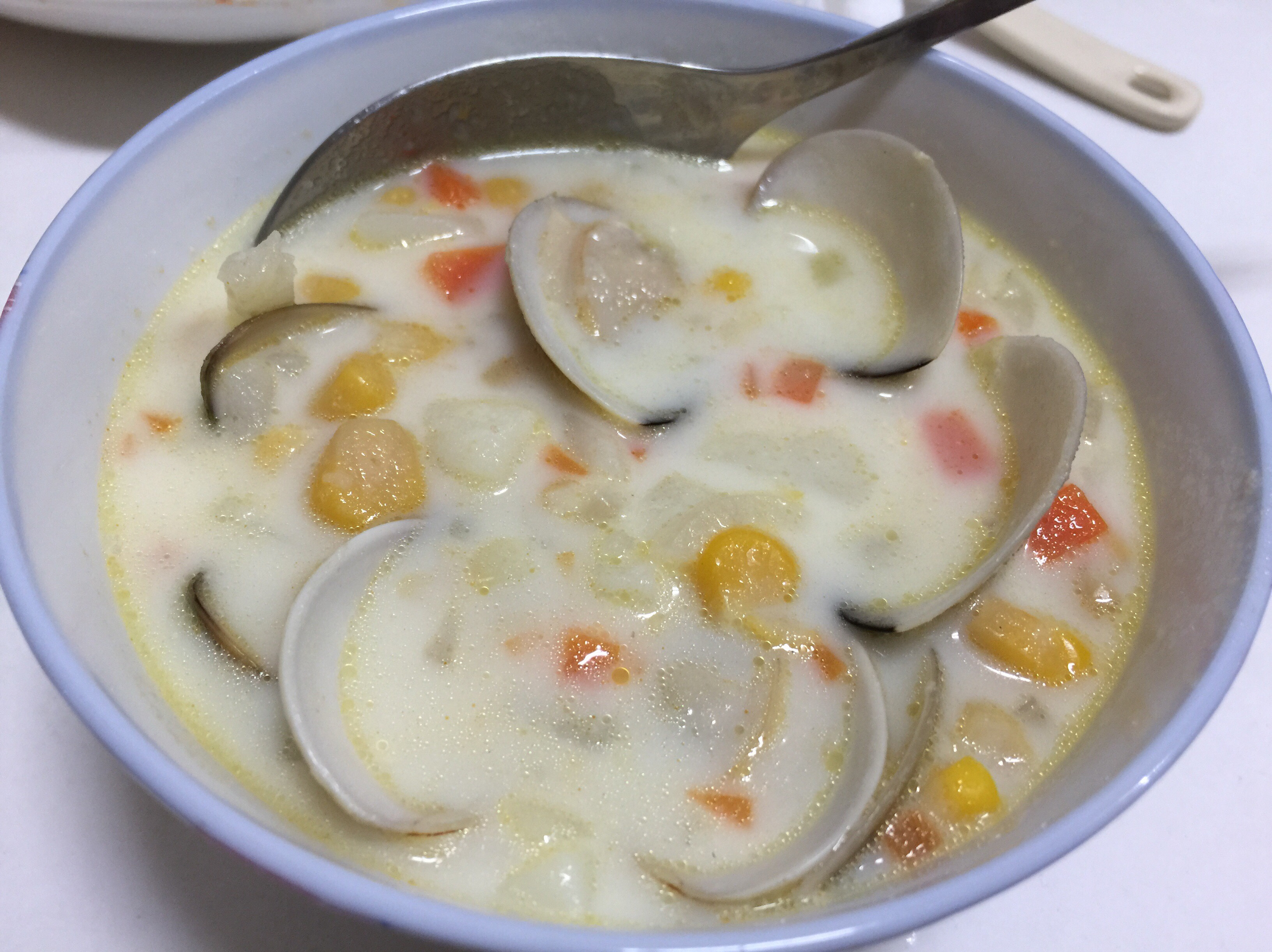 幸福肥人妻料理—奶香玉米蛤蜊濃湯