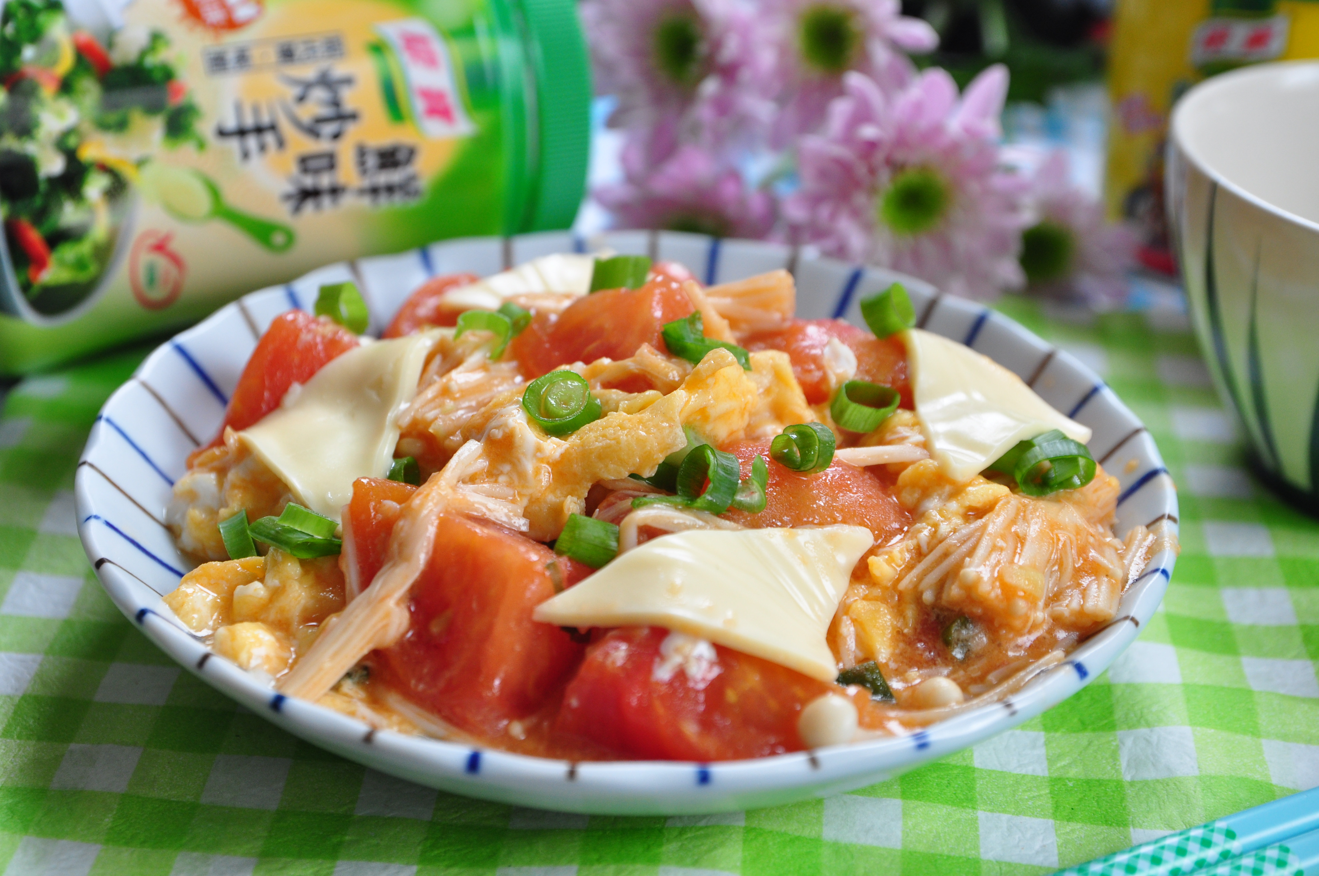 Scrambled eggs with enoki mushrooms and tomatoes and 愛料理