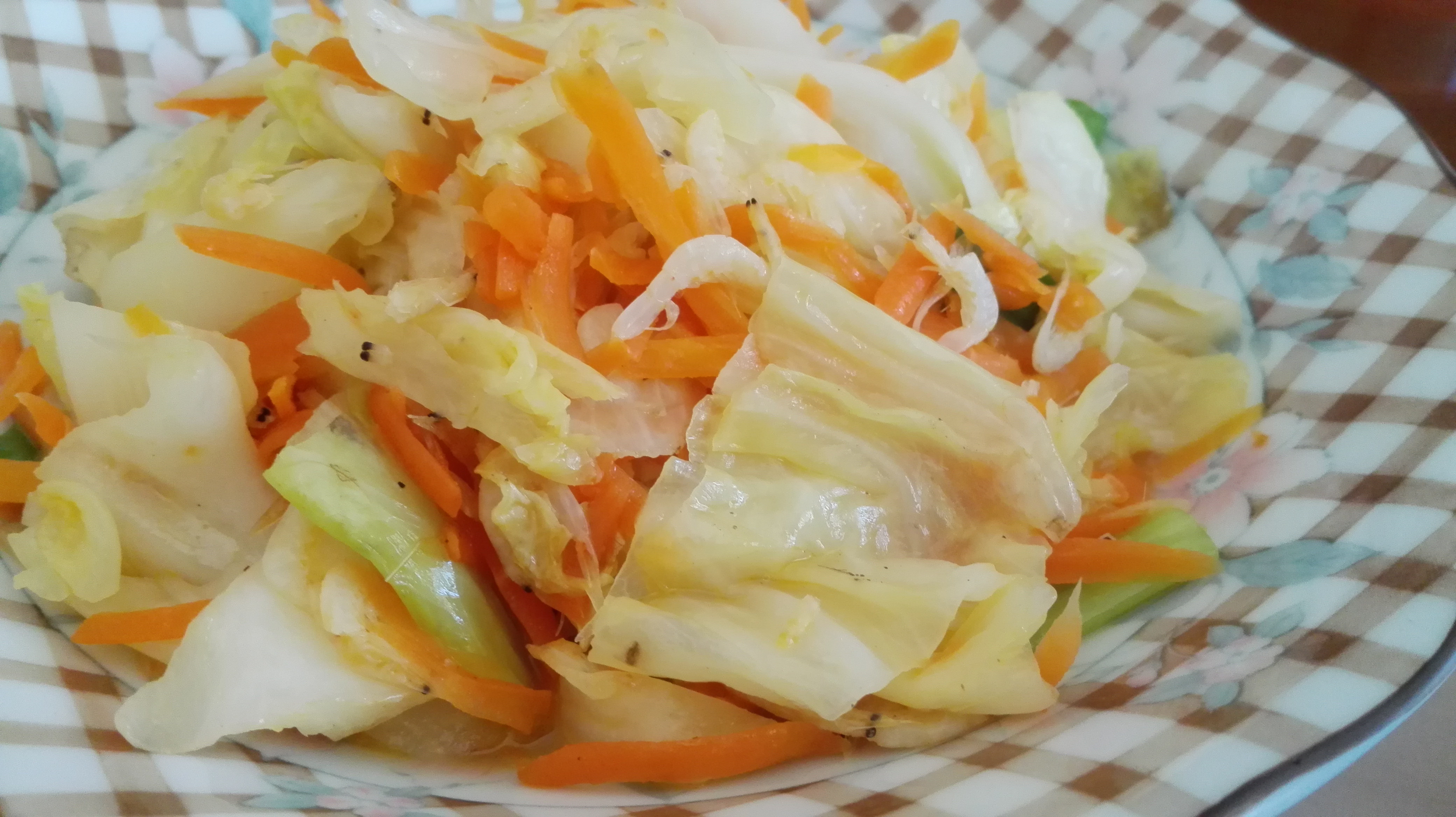 紅蘿蔔蝦皮炒高麗菜