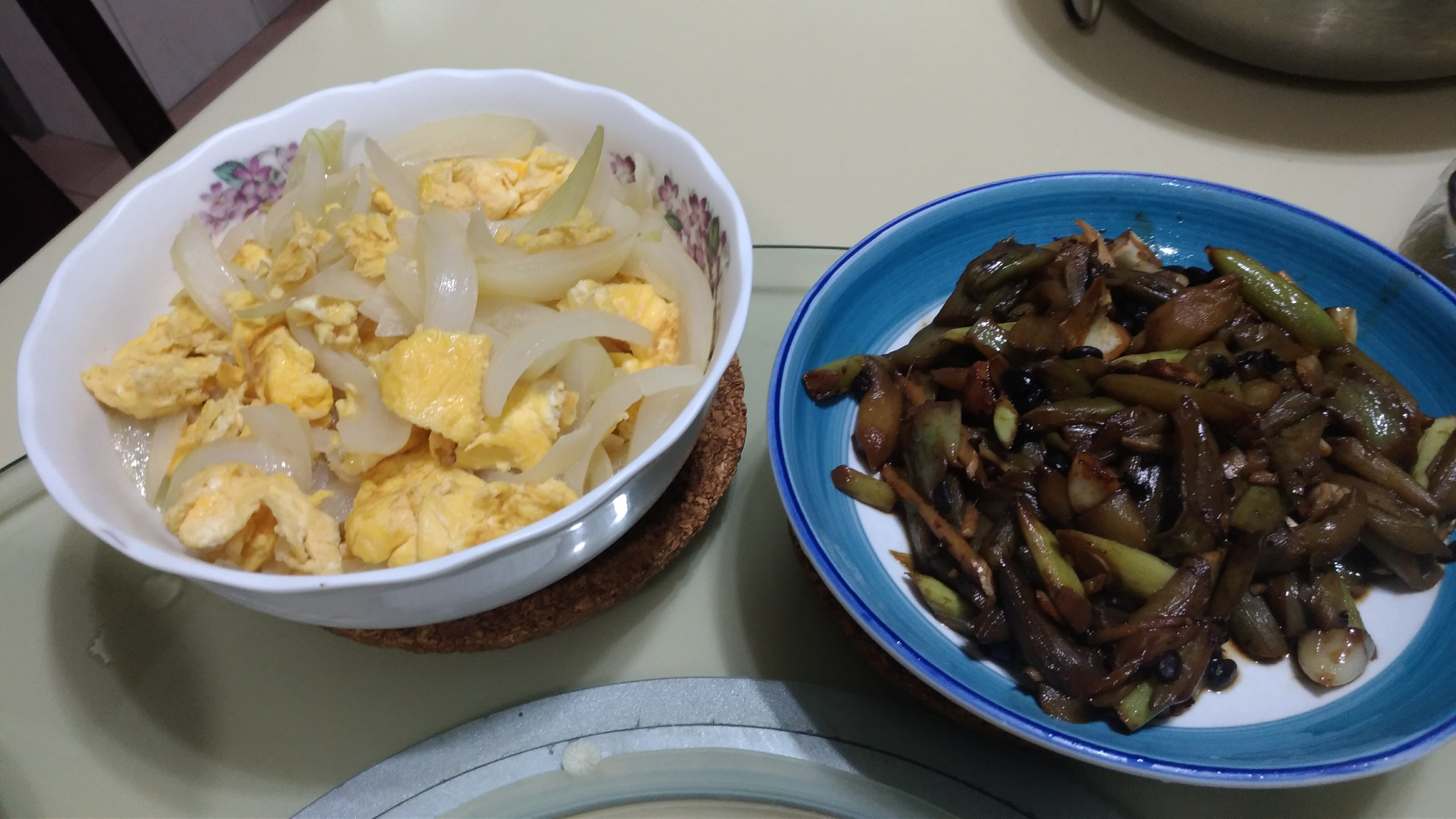 客家餐桌：豆豉炒芋梗&洋蔥炒蛋