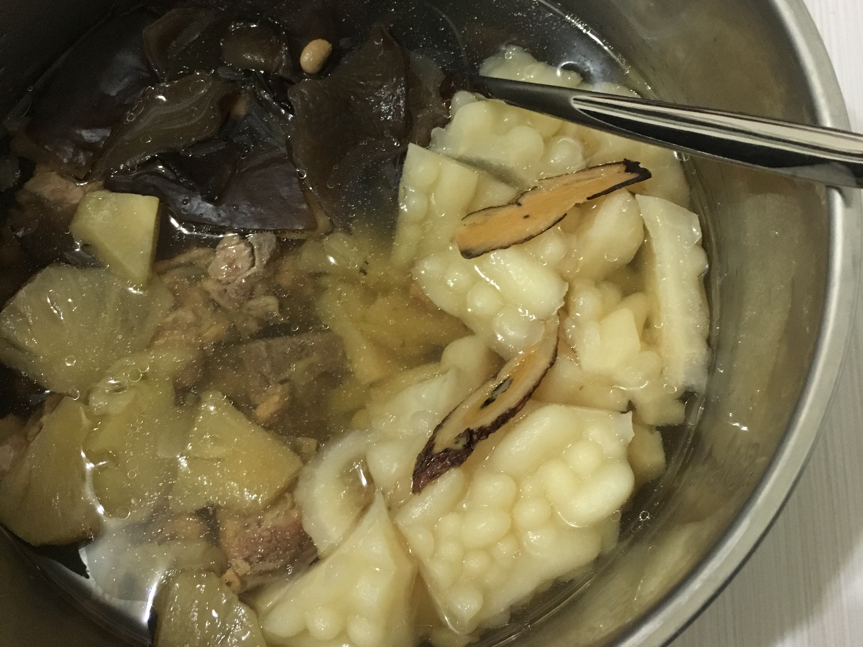 鳳梨排骨煲湯