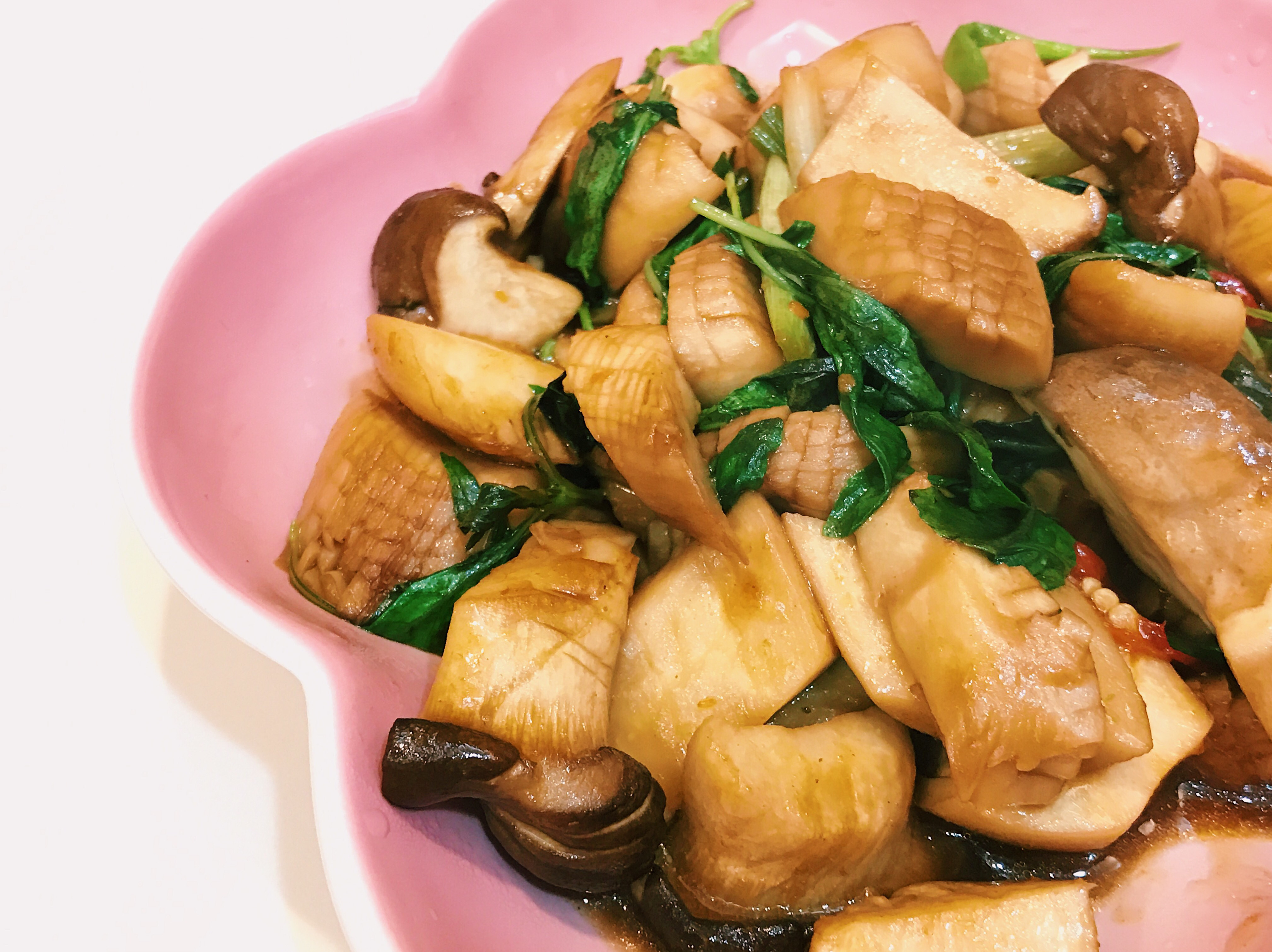 杏鲍菇搭配青椒一起炒，营养美味，开胃又下饭，上桌一盘不够吃 - 哔哩哔哩