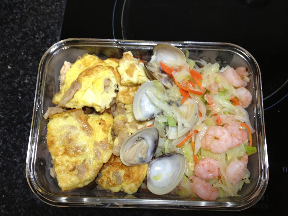 養生便當: 鴻喜菇筊白筍炊飯+菜脯蛋+海味清蒸高麗菜