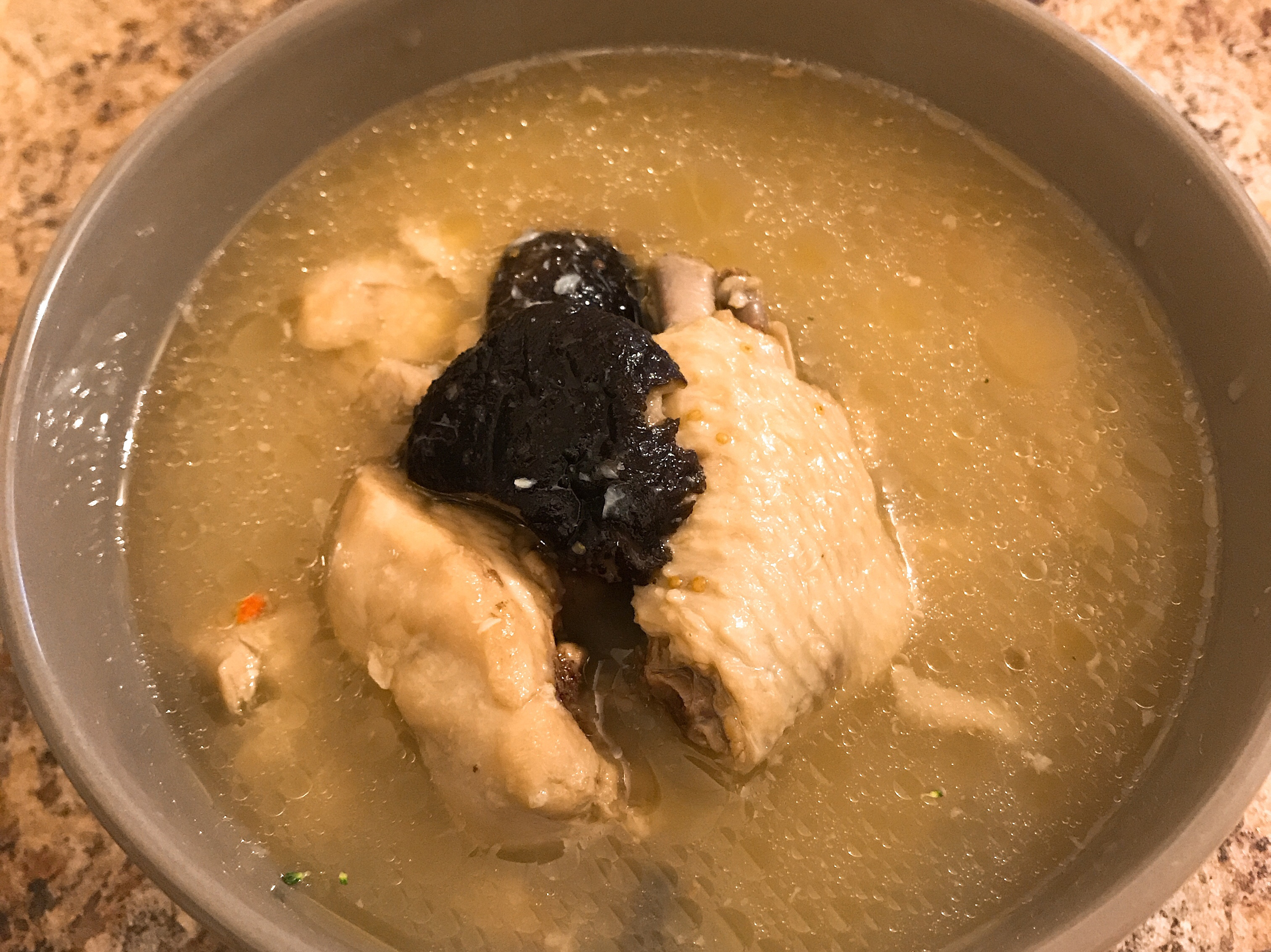 蒜頭香菇雞湯