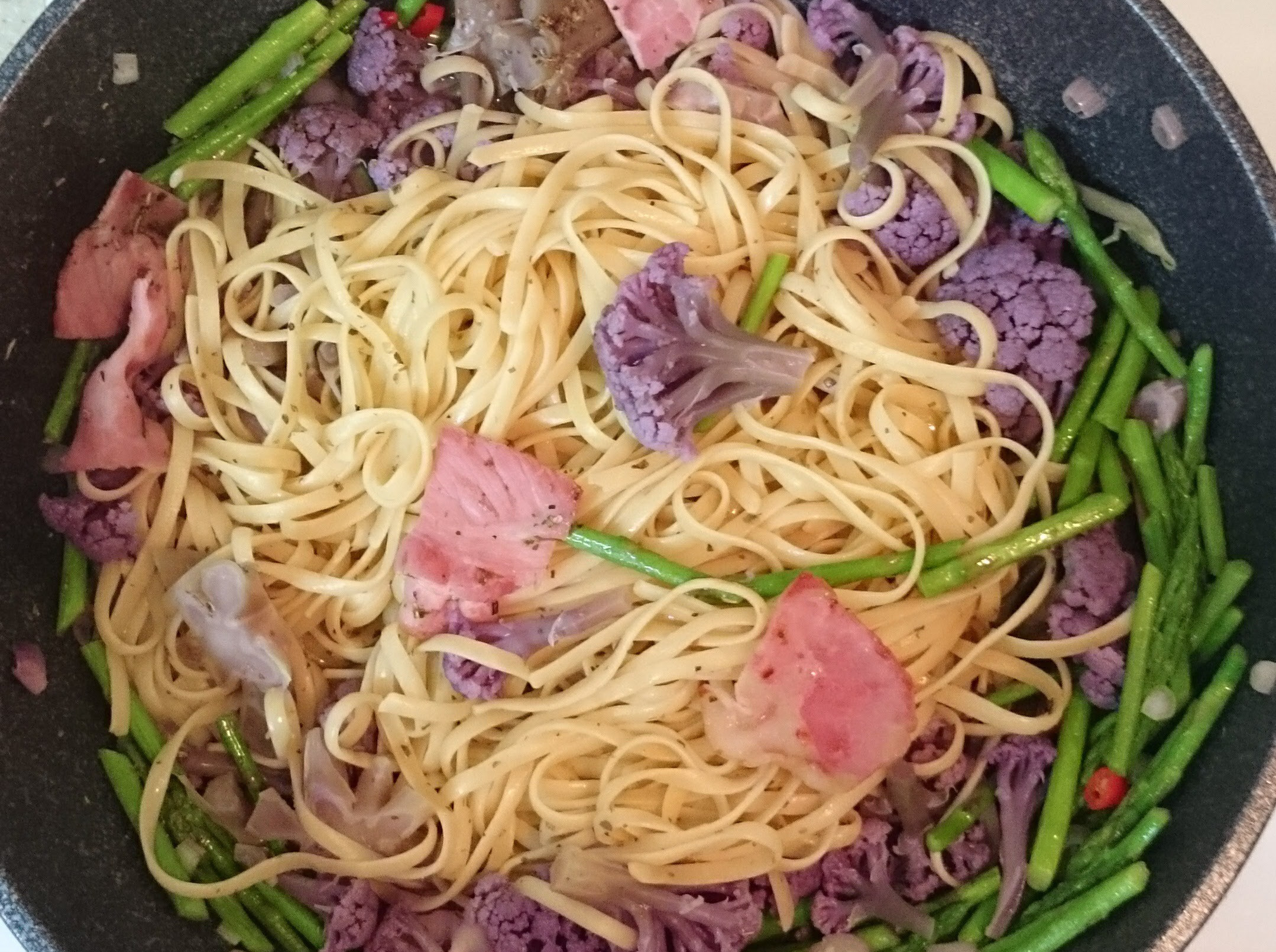 紫花椰蘆筍義大利麵