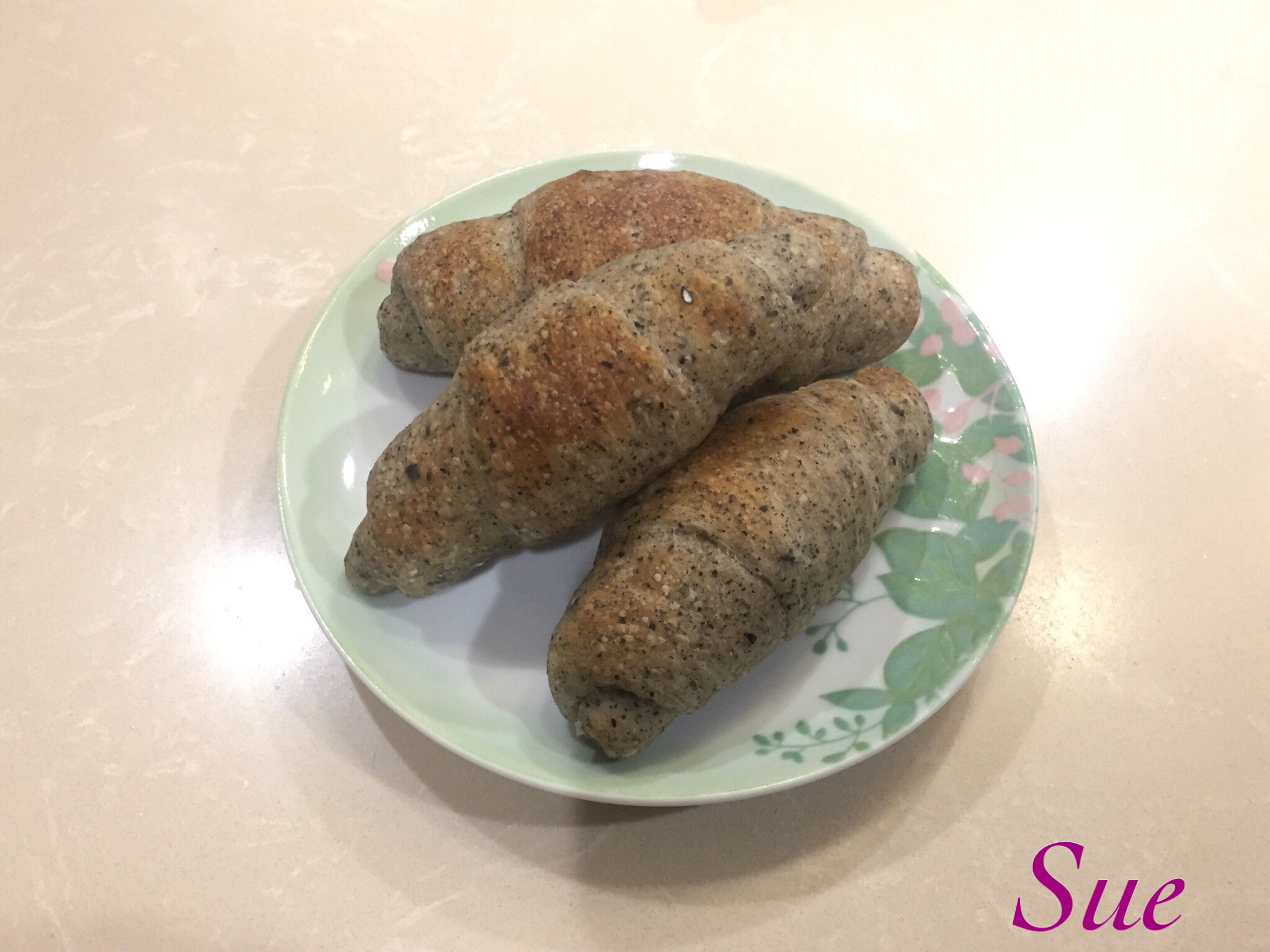 黑芝麻米麵包卷 (免揉、冷藏發酵)
