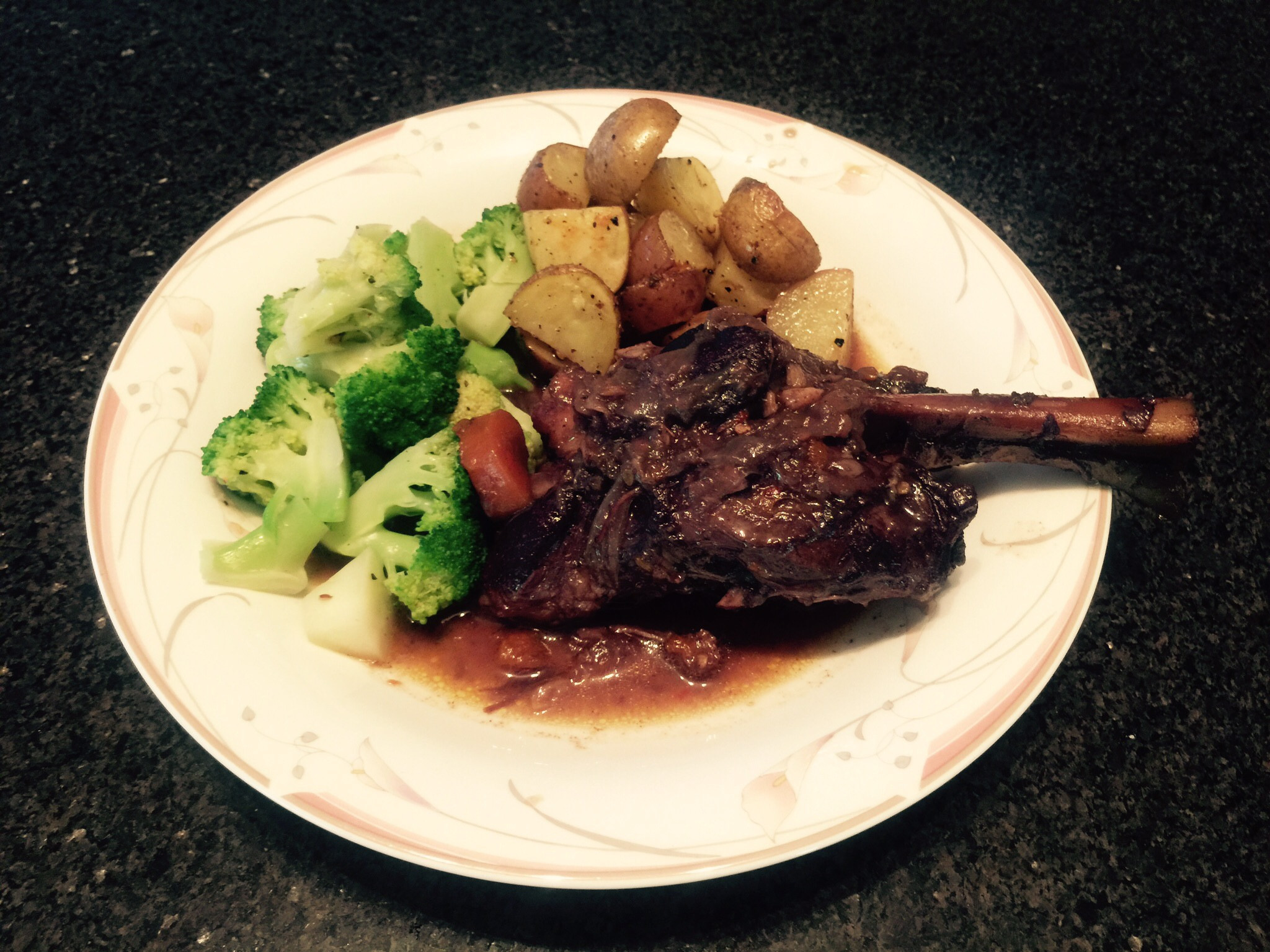 冬天的療癒料理 紅酒燉羊膝 一鍋到底 By 蘇西的雪國廚房 愛料理