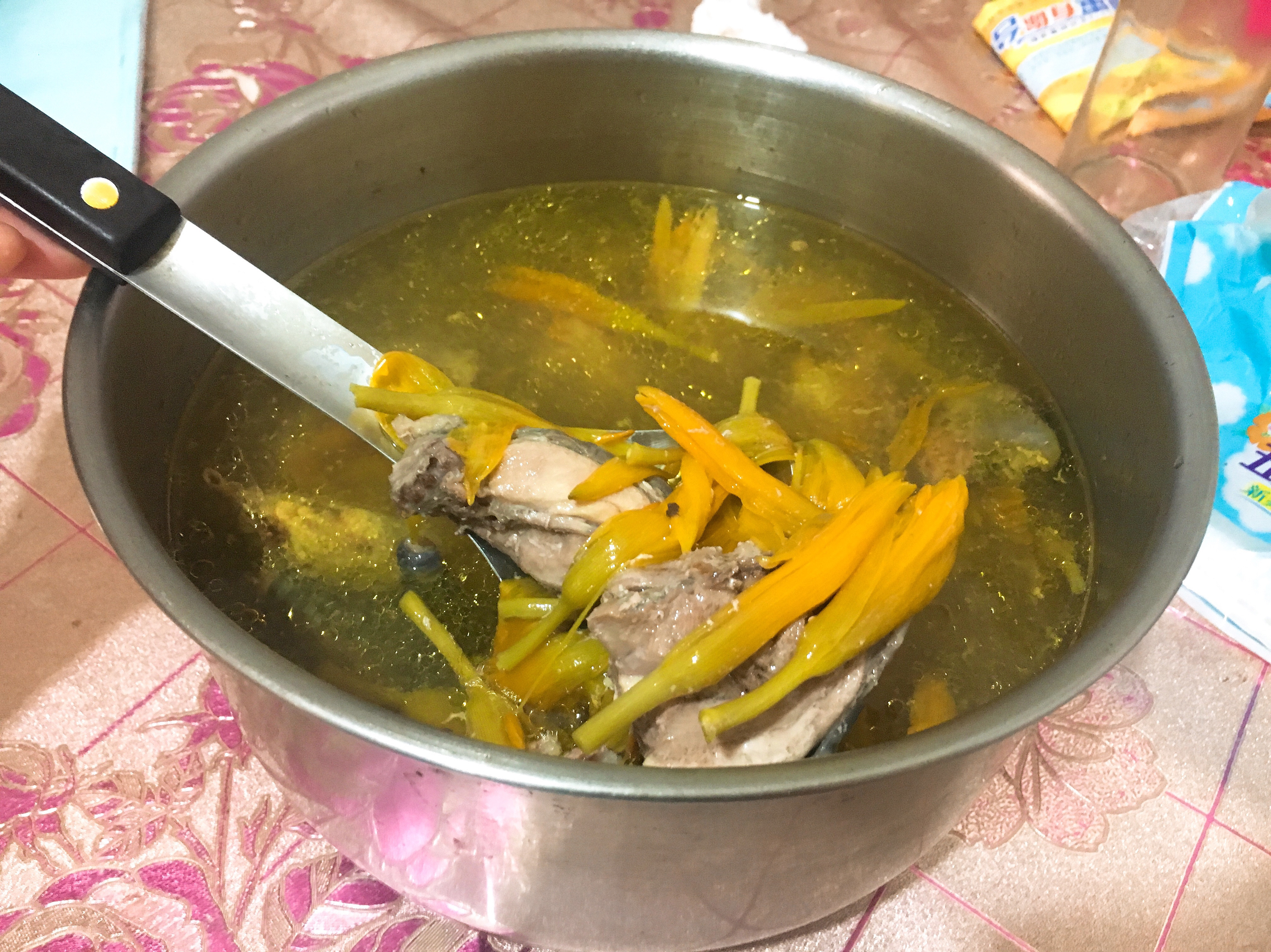 電鍋料理-金針雞湯
