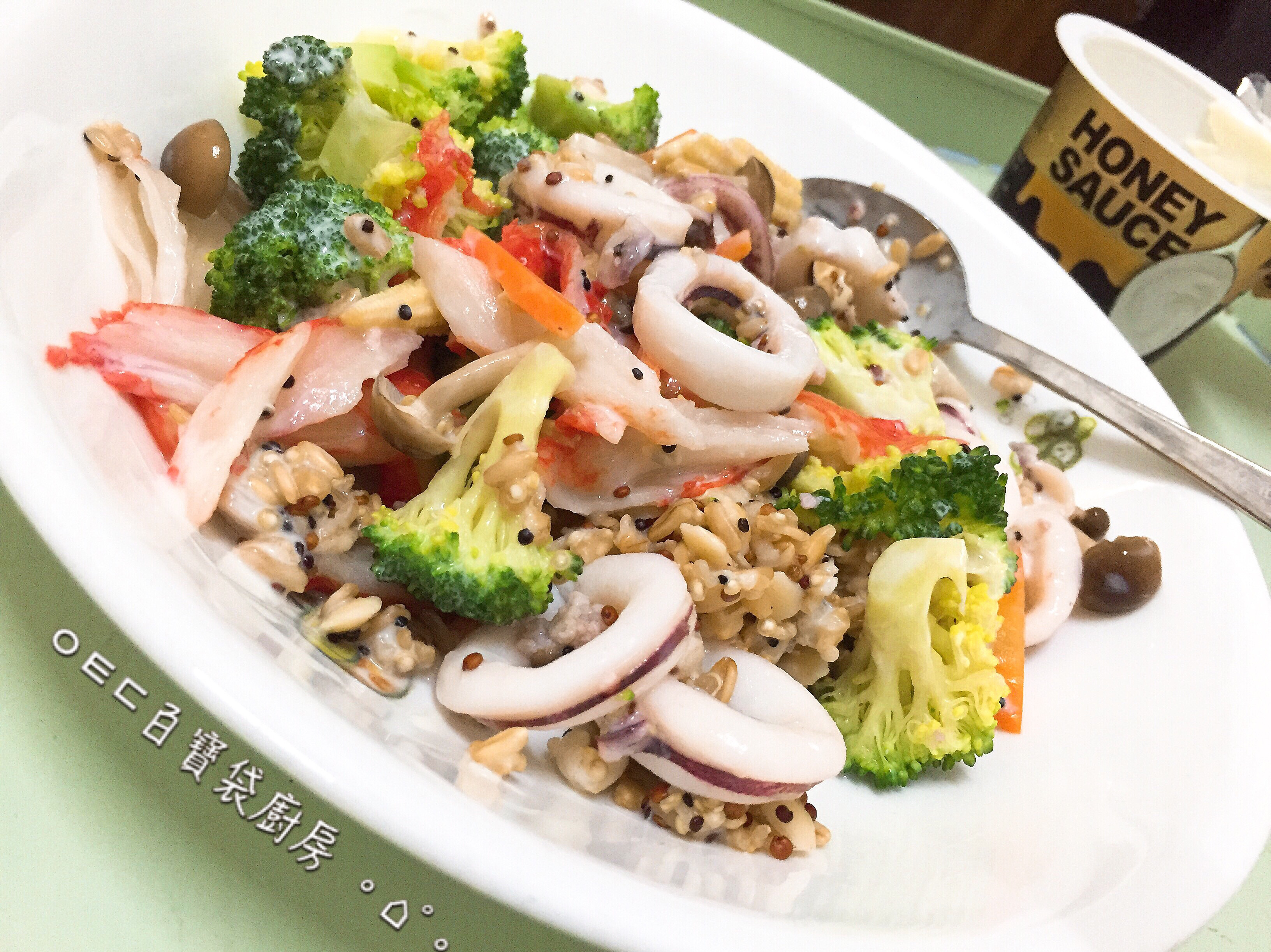 低卡、低油輕食藜麥優格鮮蔬綜合餐