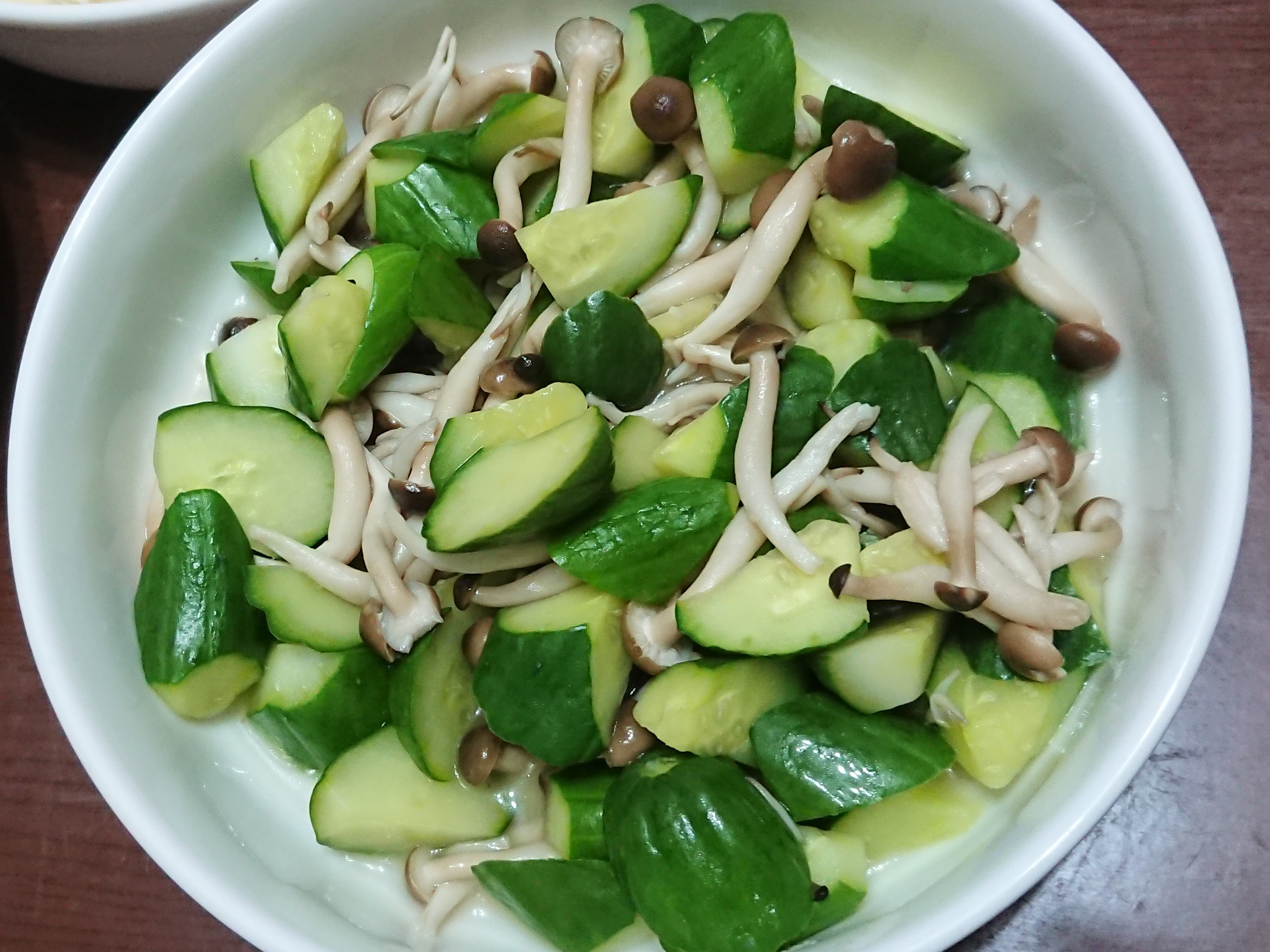 夏日輕食『小黃瓜炒菇菇』