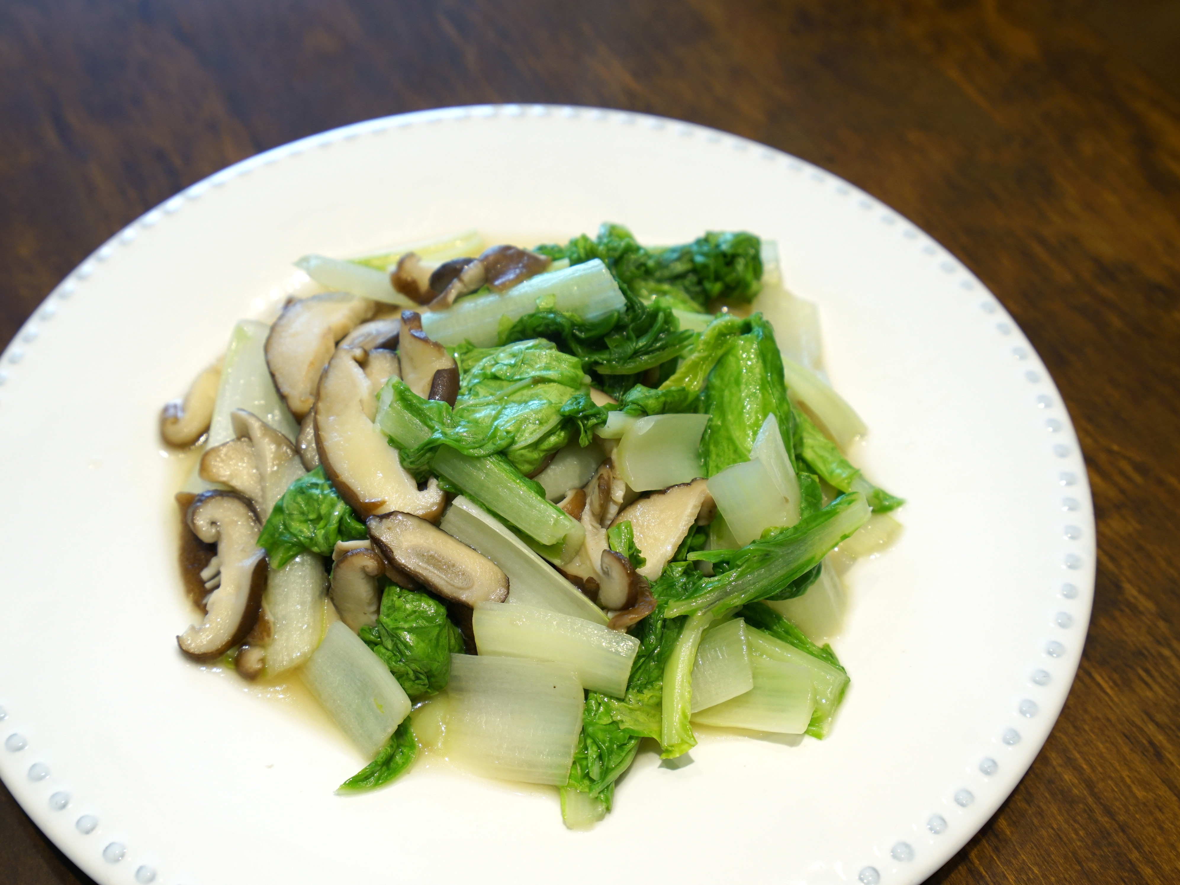 鮮香菇炒小白菜。簡易便當菜