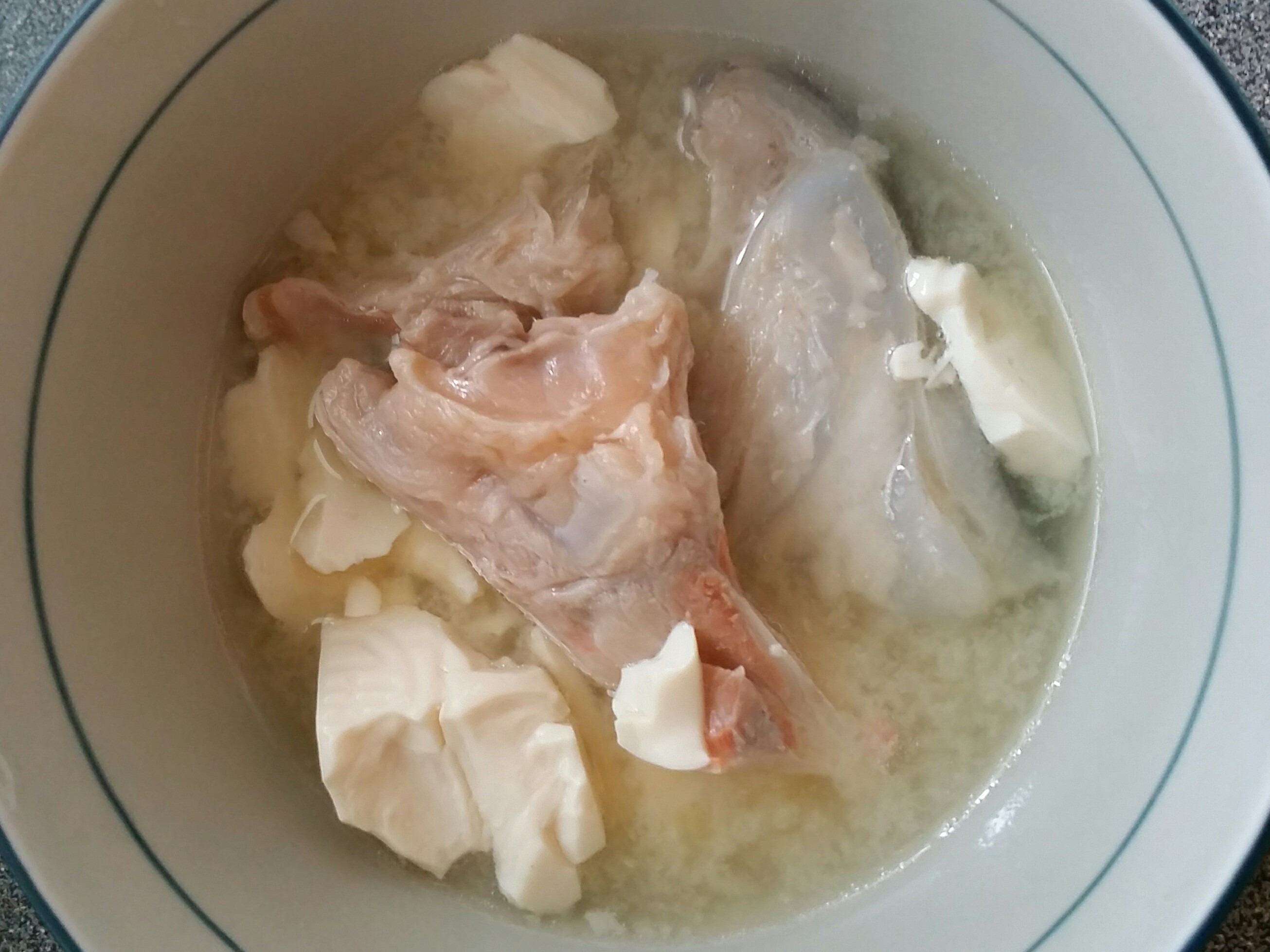 鮭魚頭豆腐湯