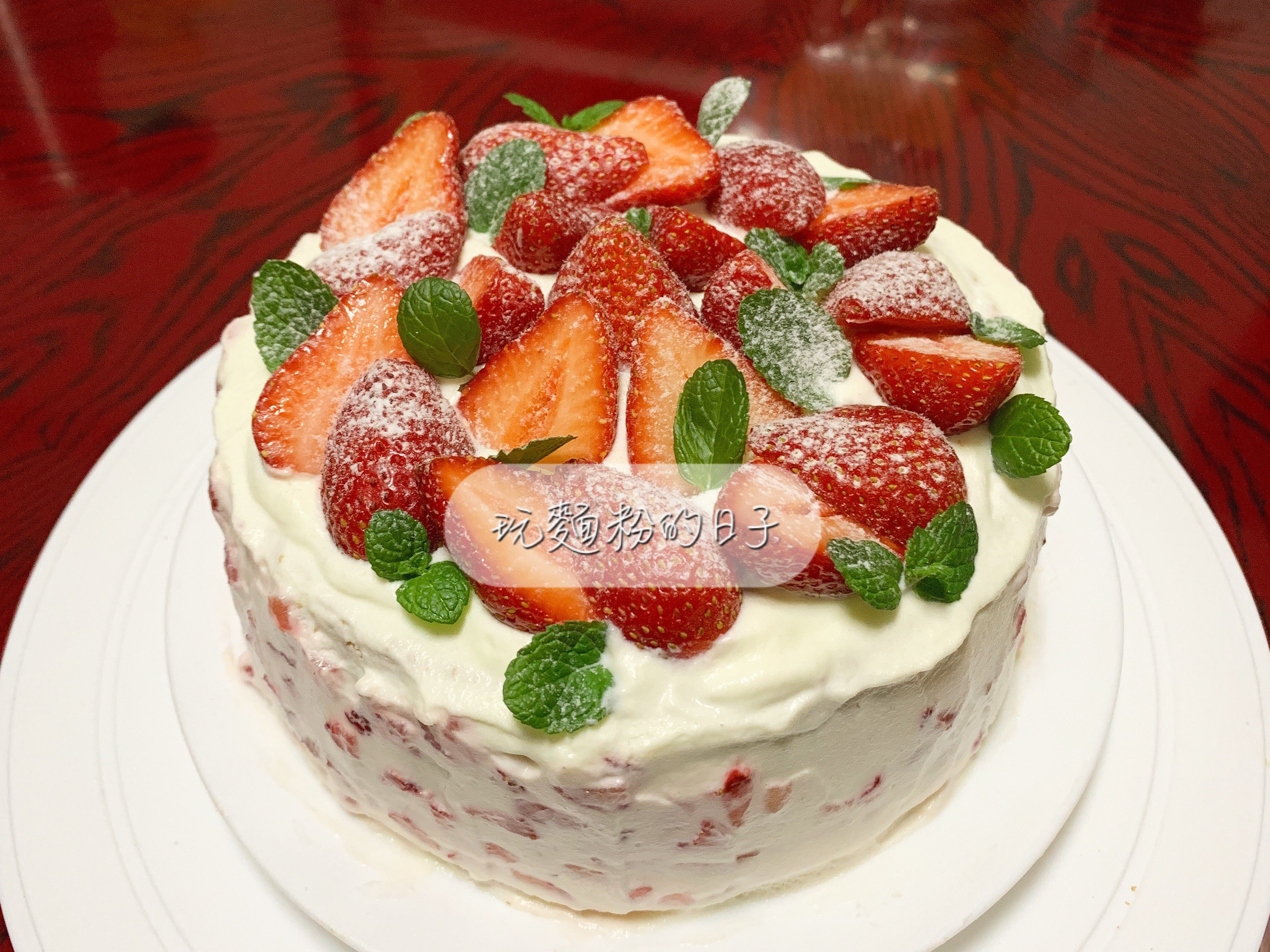 草莓鮮奶油戚風蛋糕
