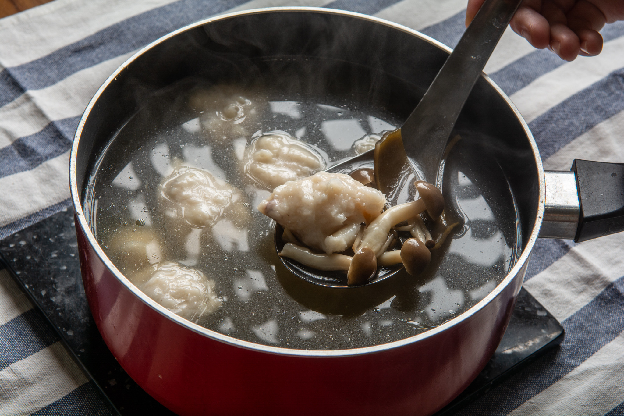 菇菇柴魚花枝丸湯by Emily Lee 愛料理