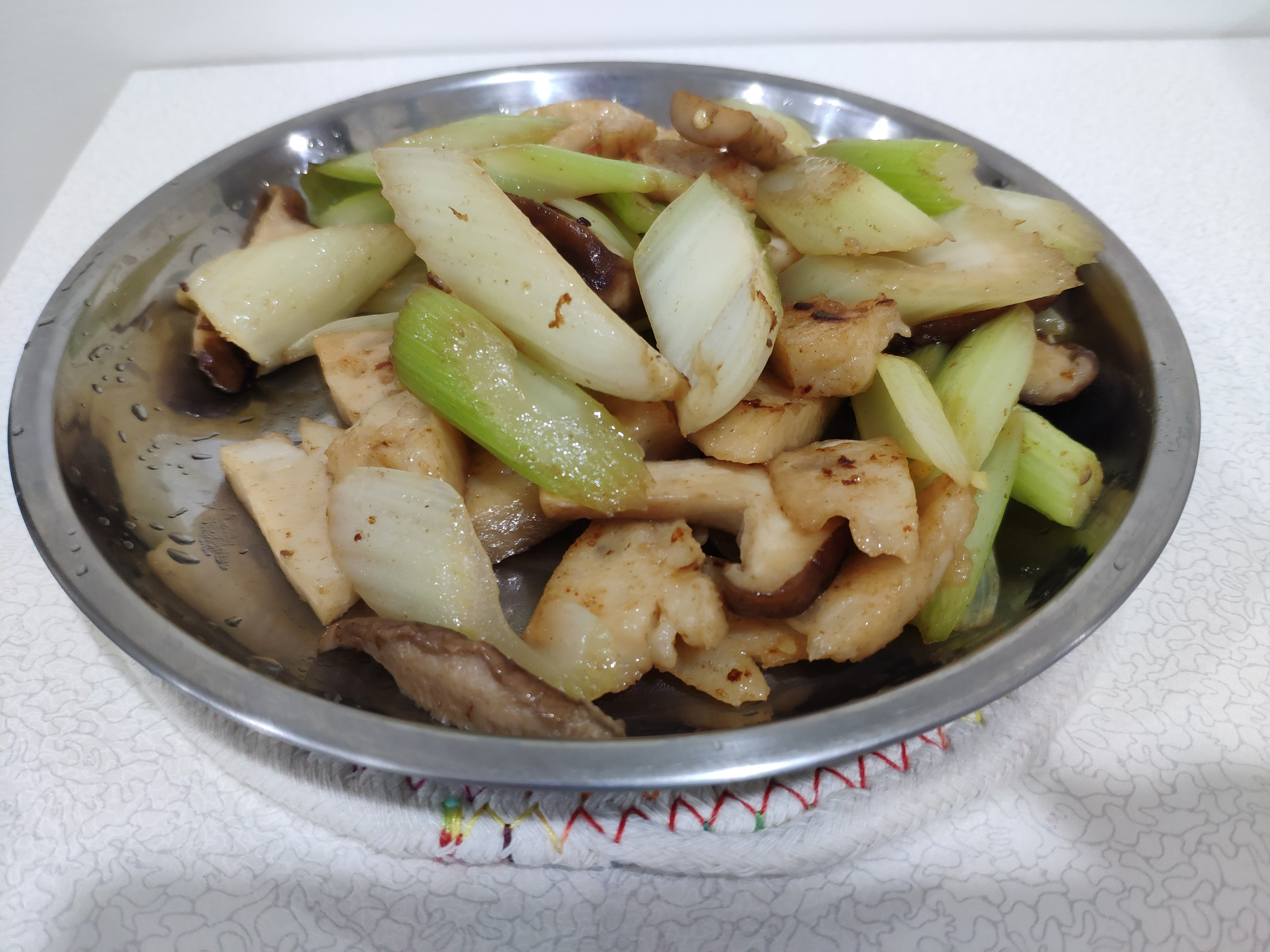 芹菇炒花枝丸 西洋芹 香菇 By 實習料理生 愛料理