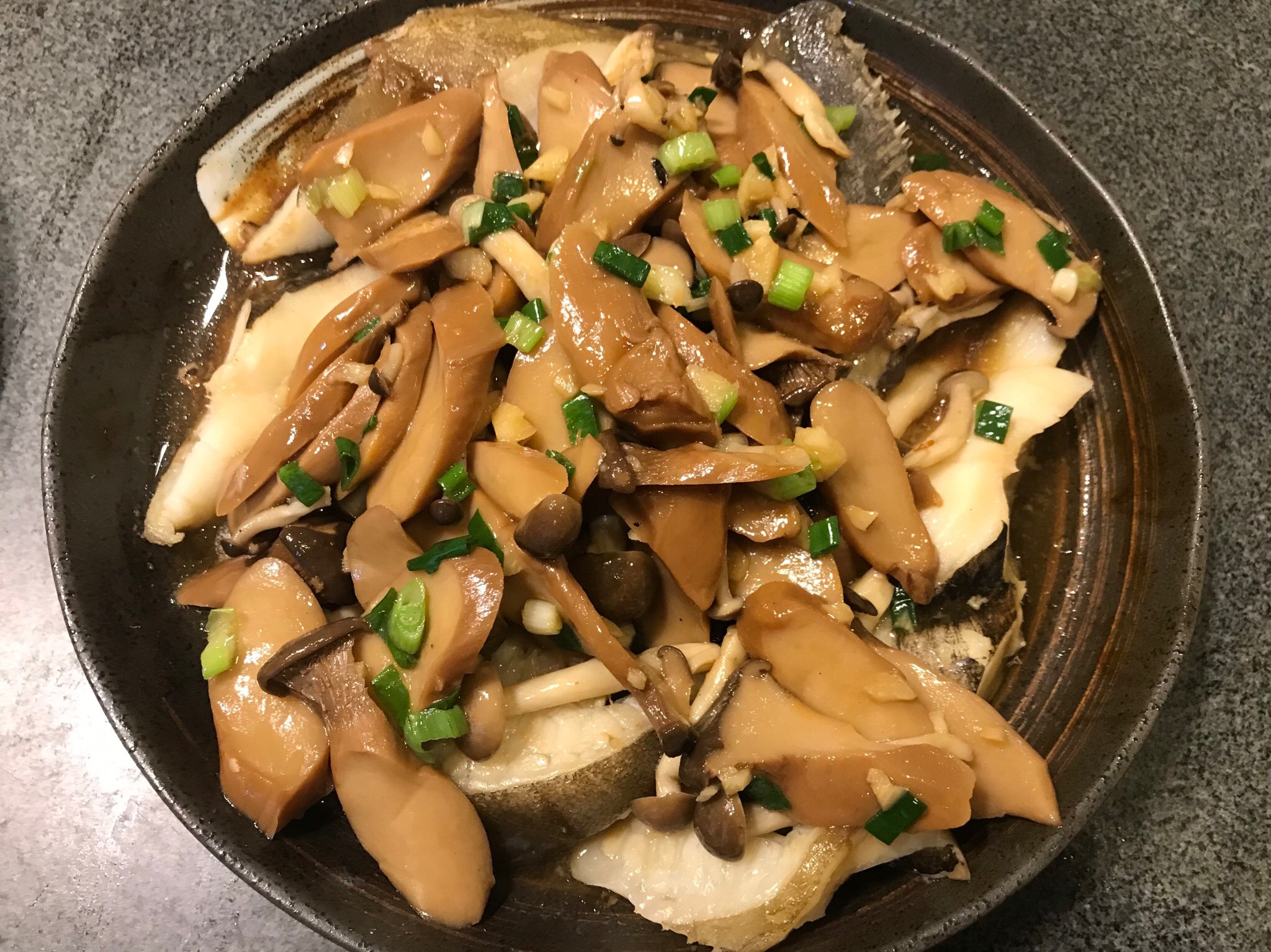 醬燒雙菇燴清蒸鱈魚