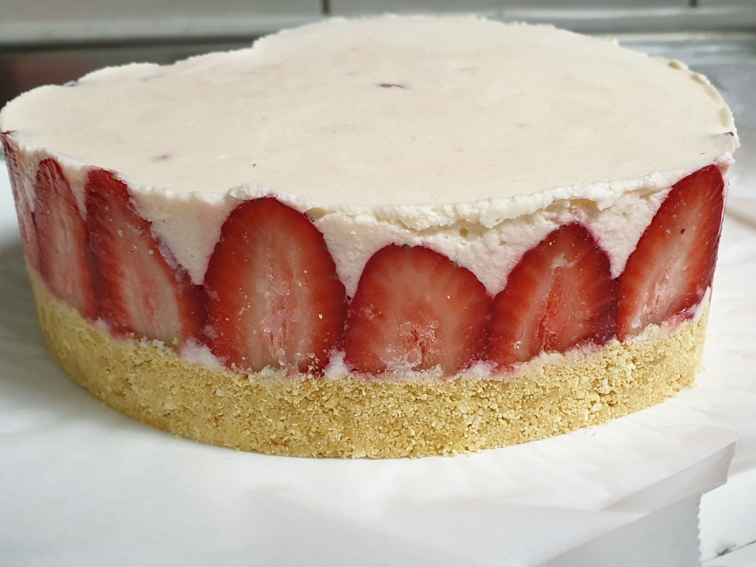 《免烤箱》草莓乳酪蛋糕