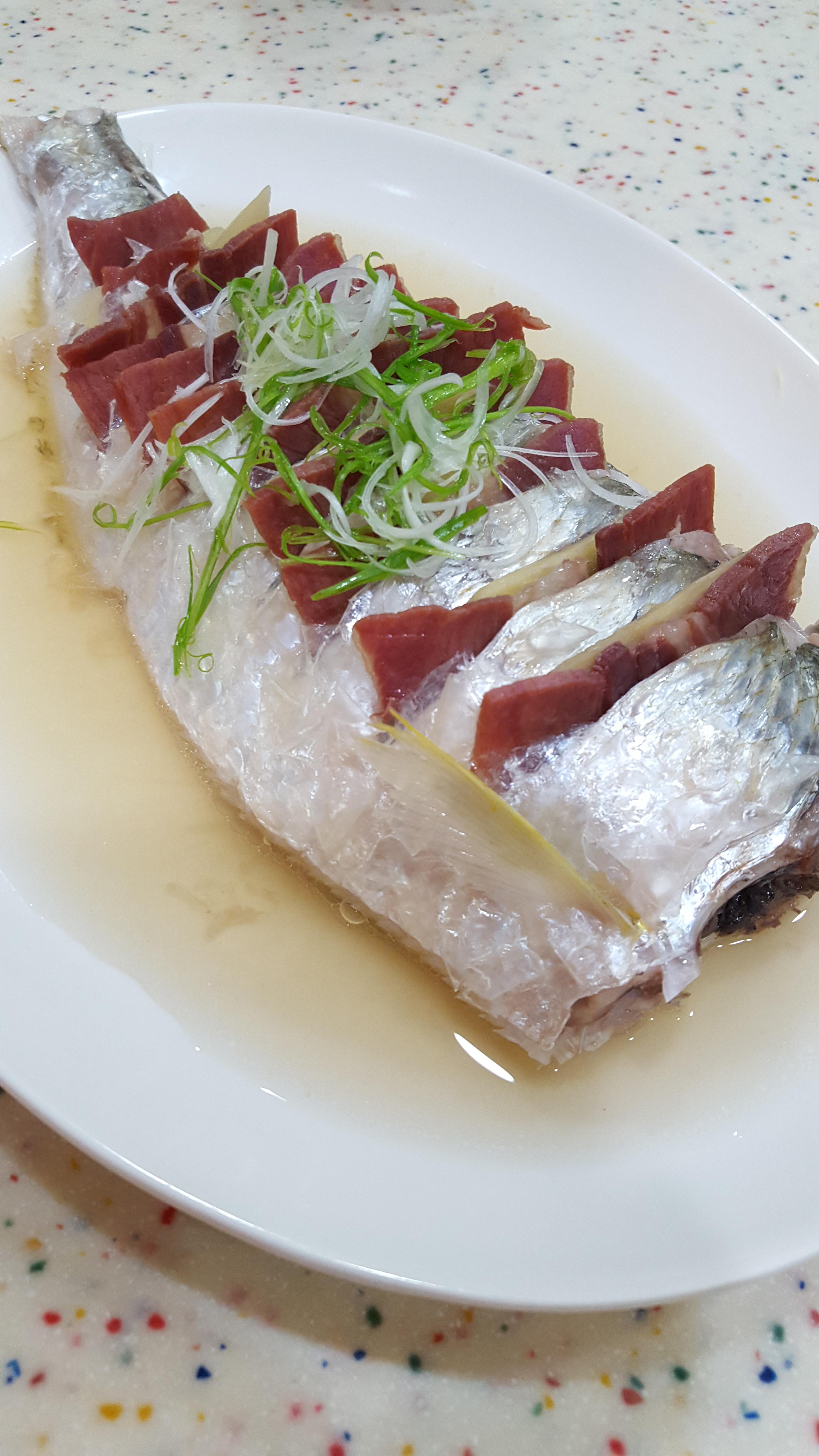 火腿蒸力魚 曹白魚 By 戚小媽 愛料理