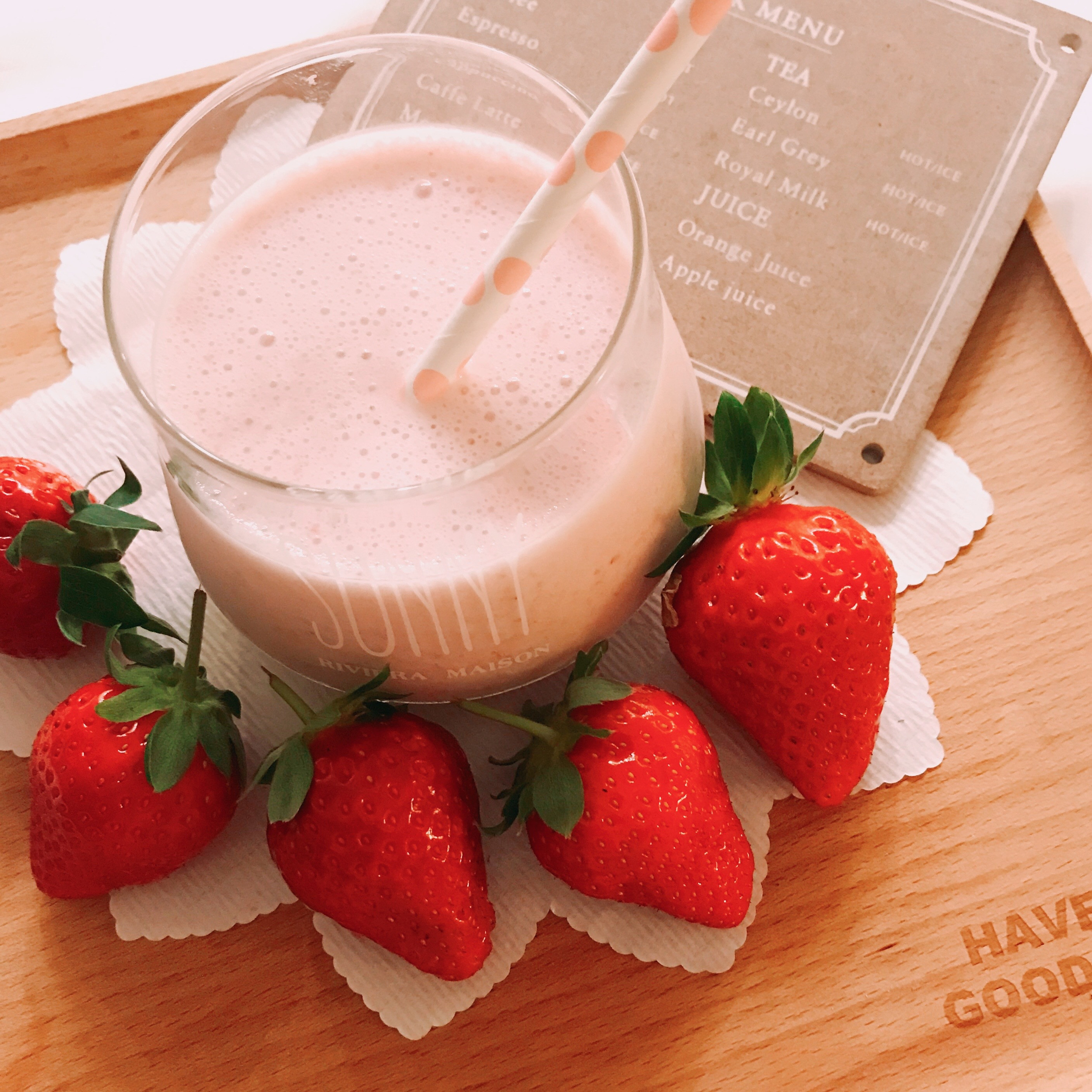 牛奶草莓摄影图高清摄影大图-千库网