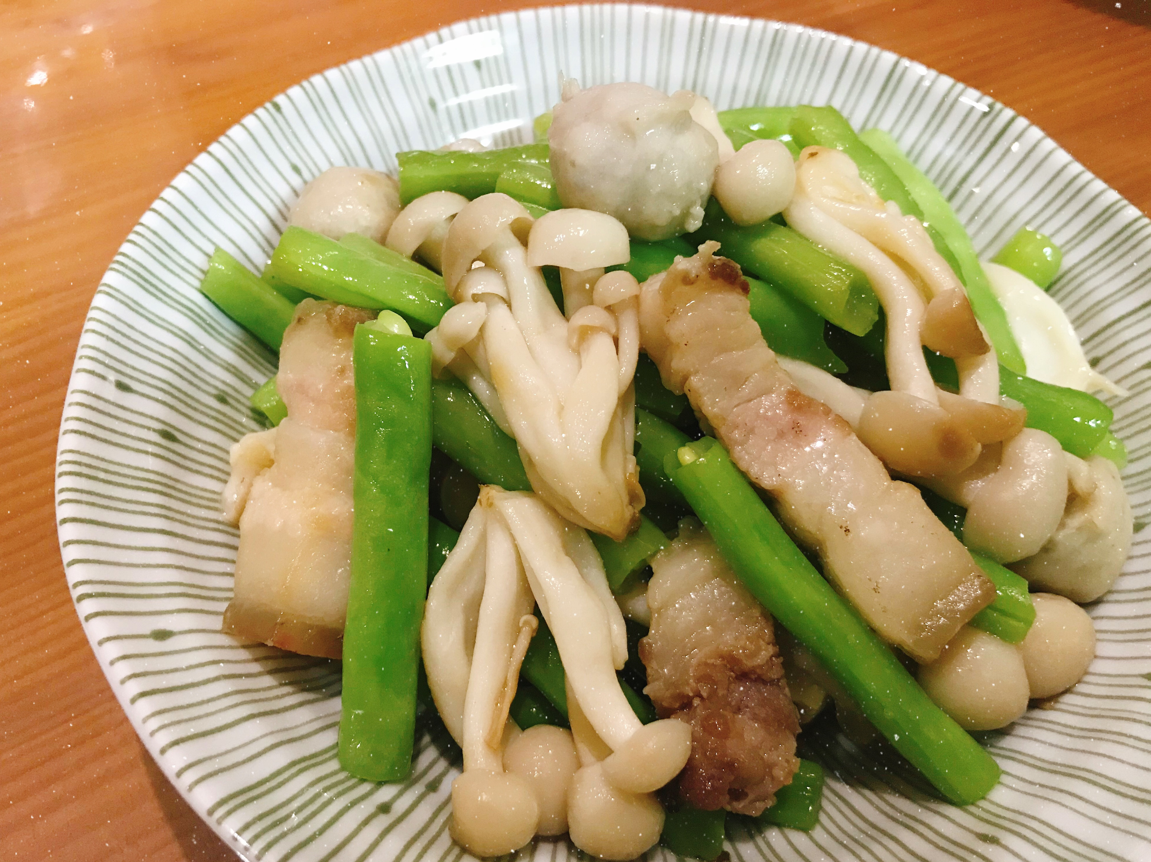 超下飯😋菇菇小貢丸炒四季豆