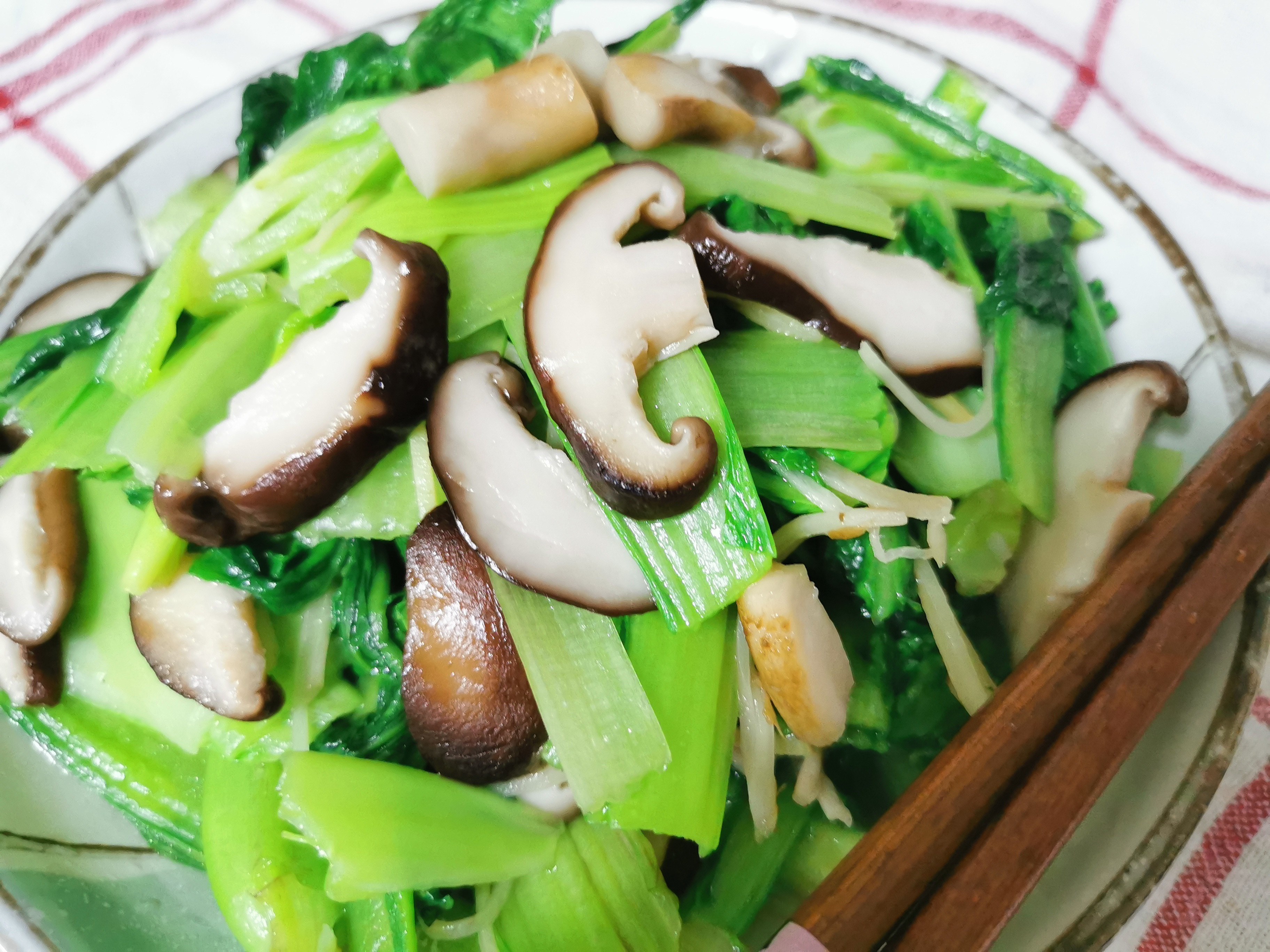 青菜炒香菇怎么做_青菜炒香菇的做法_豆果美食