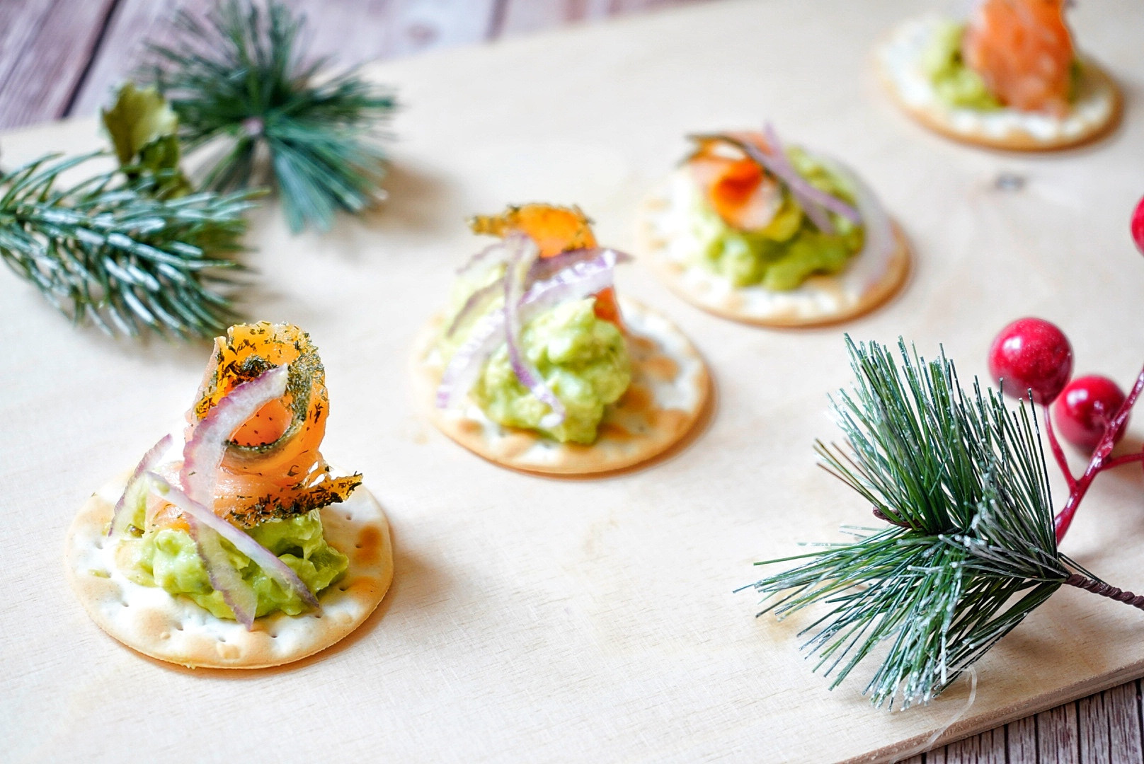 🥑煙三文魚牛油果脆餅 by Kaso Kitchen