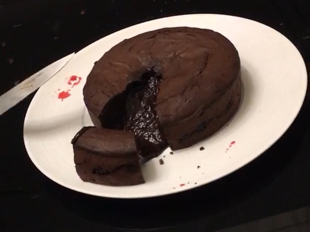 絕對成功！爆漿！熔岩巧克力流心蛋糕