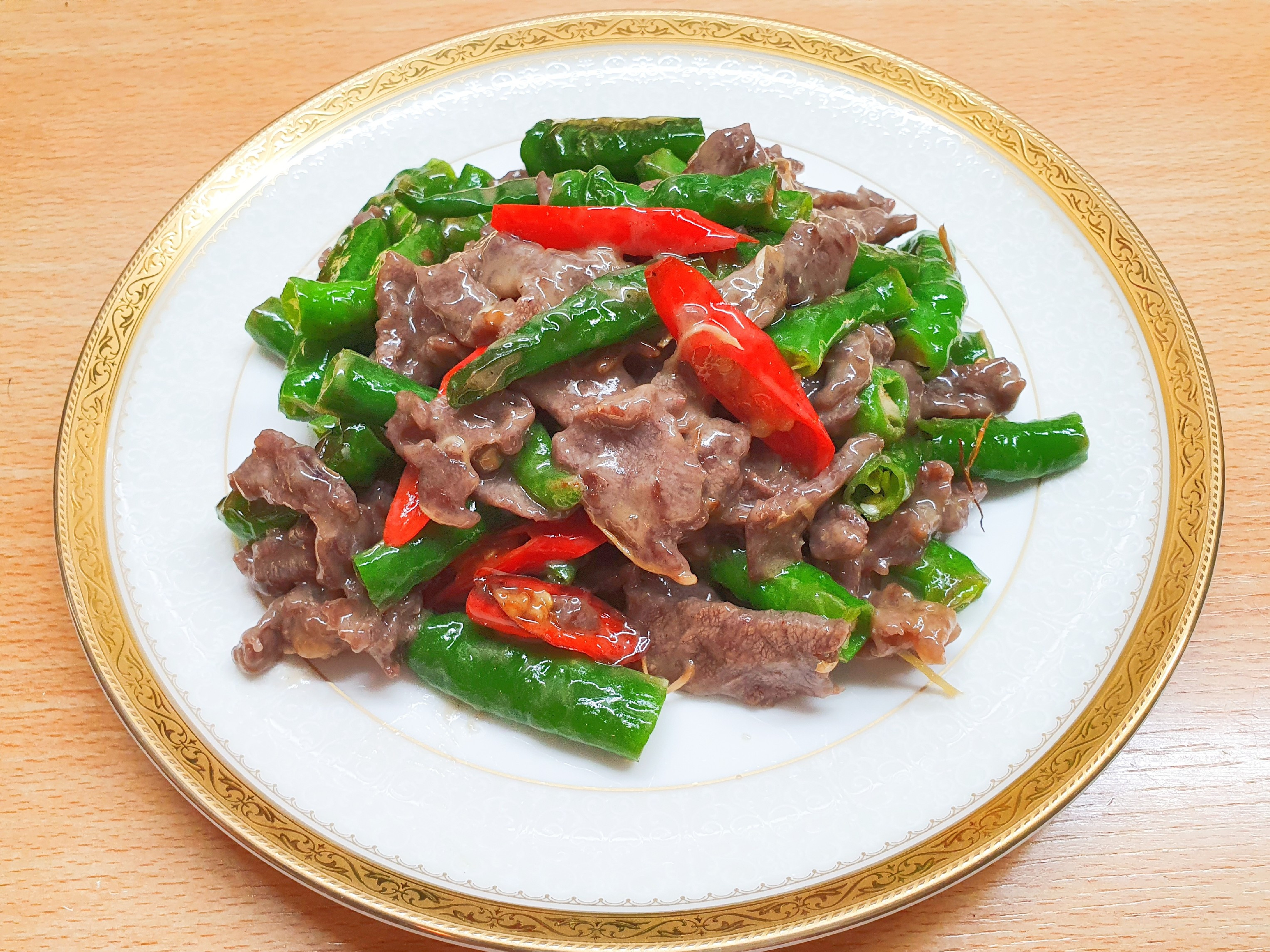 回锅牛肉炒青椒蒜苗 五香牛肉的新吃法的做法_菜谱_豆果美食