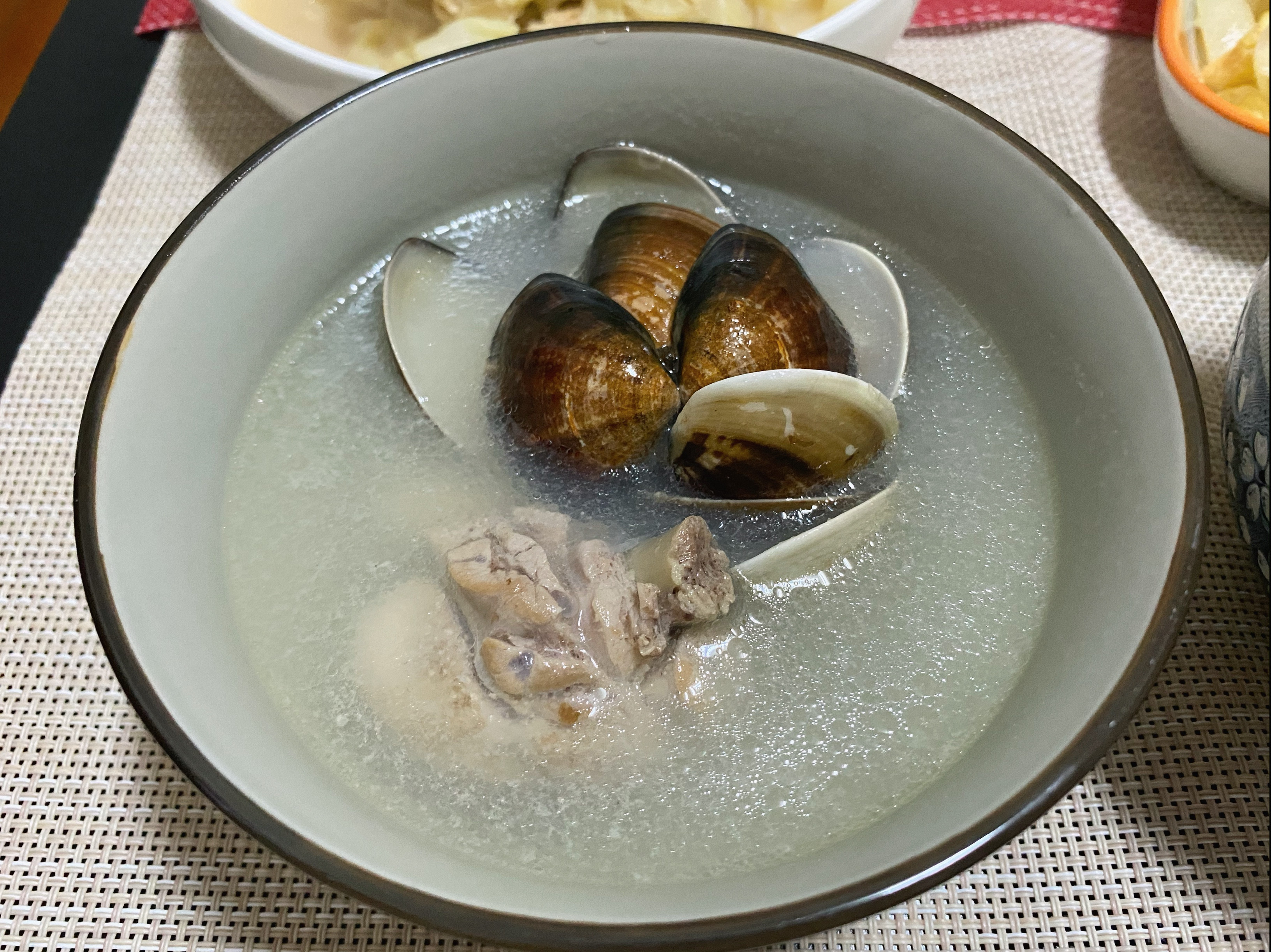 蒜頭蛤蠣雞湯