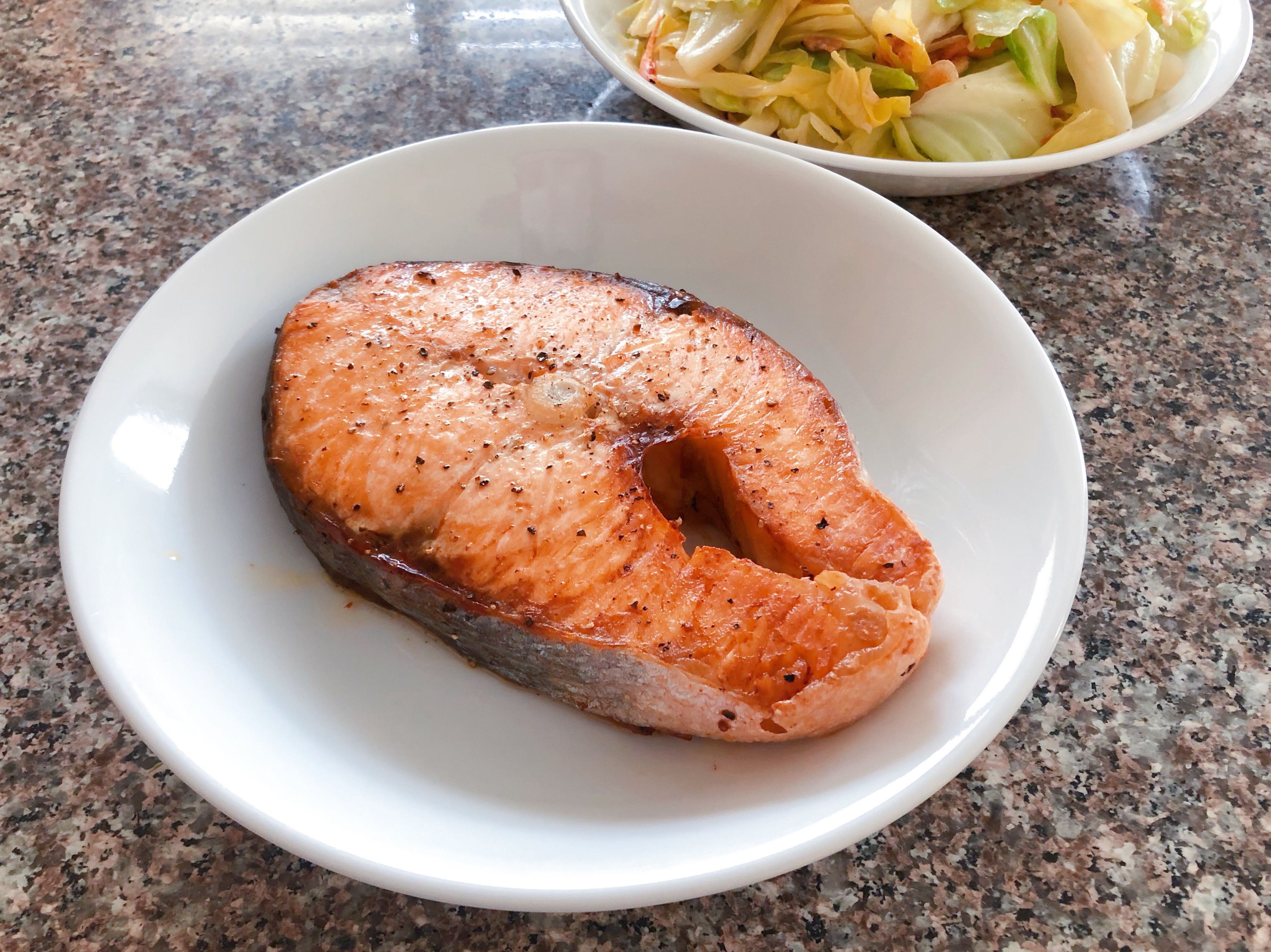 香噴噴烤鮭魚｜超神速簡單｜氣炸鍋料理