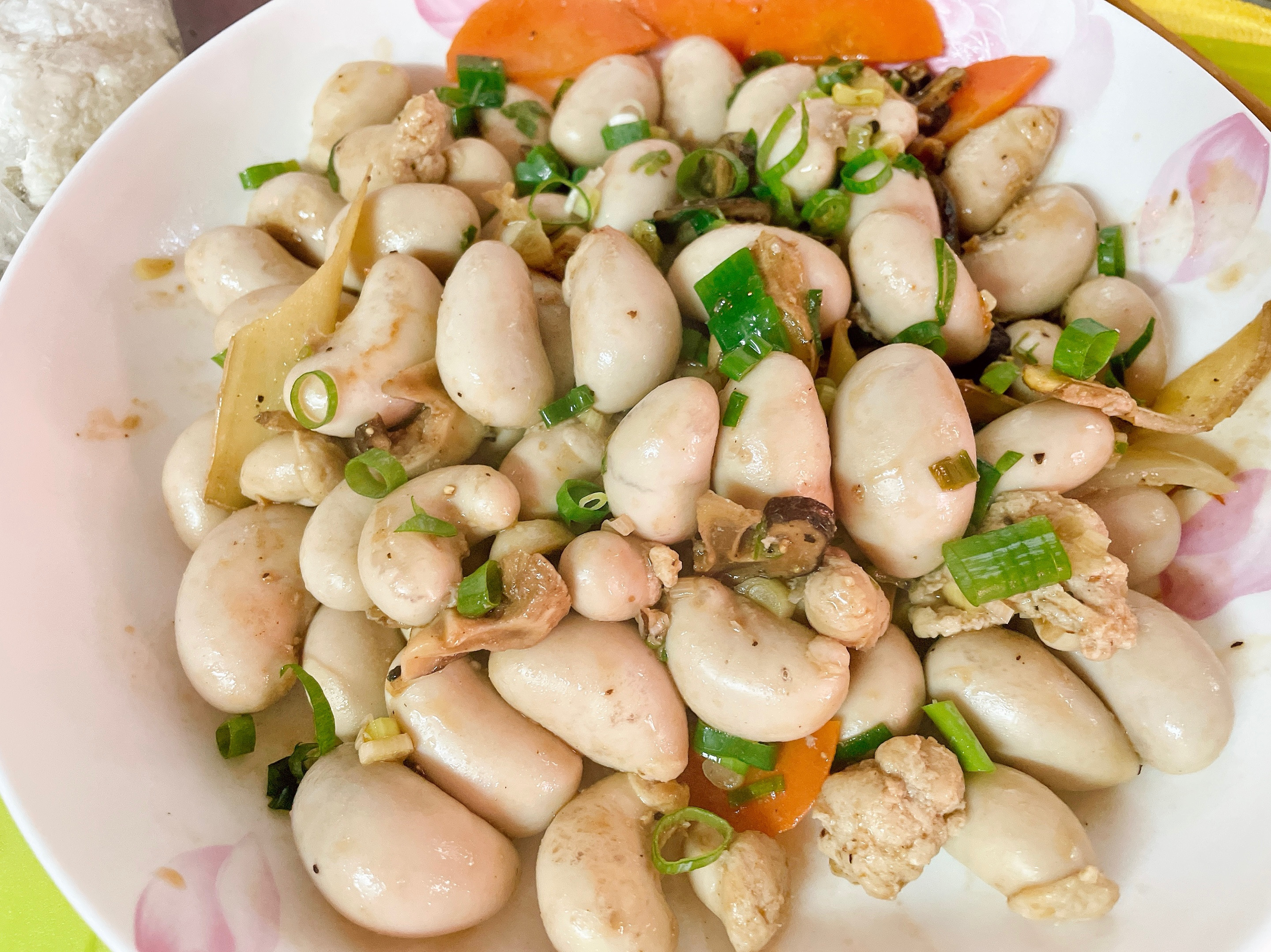 台中市忠孝夜市千味麻油雞 本店即日起提供麻油炒火雞佛喔 須事先預定 喜歡吃大顆炒蛋蛋的 提早預約喔 每盤售價300元整 大口吃雞佛囉xd Facebook