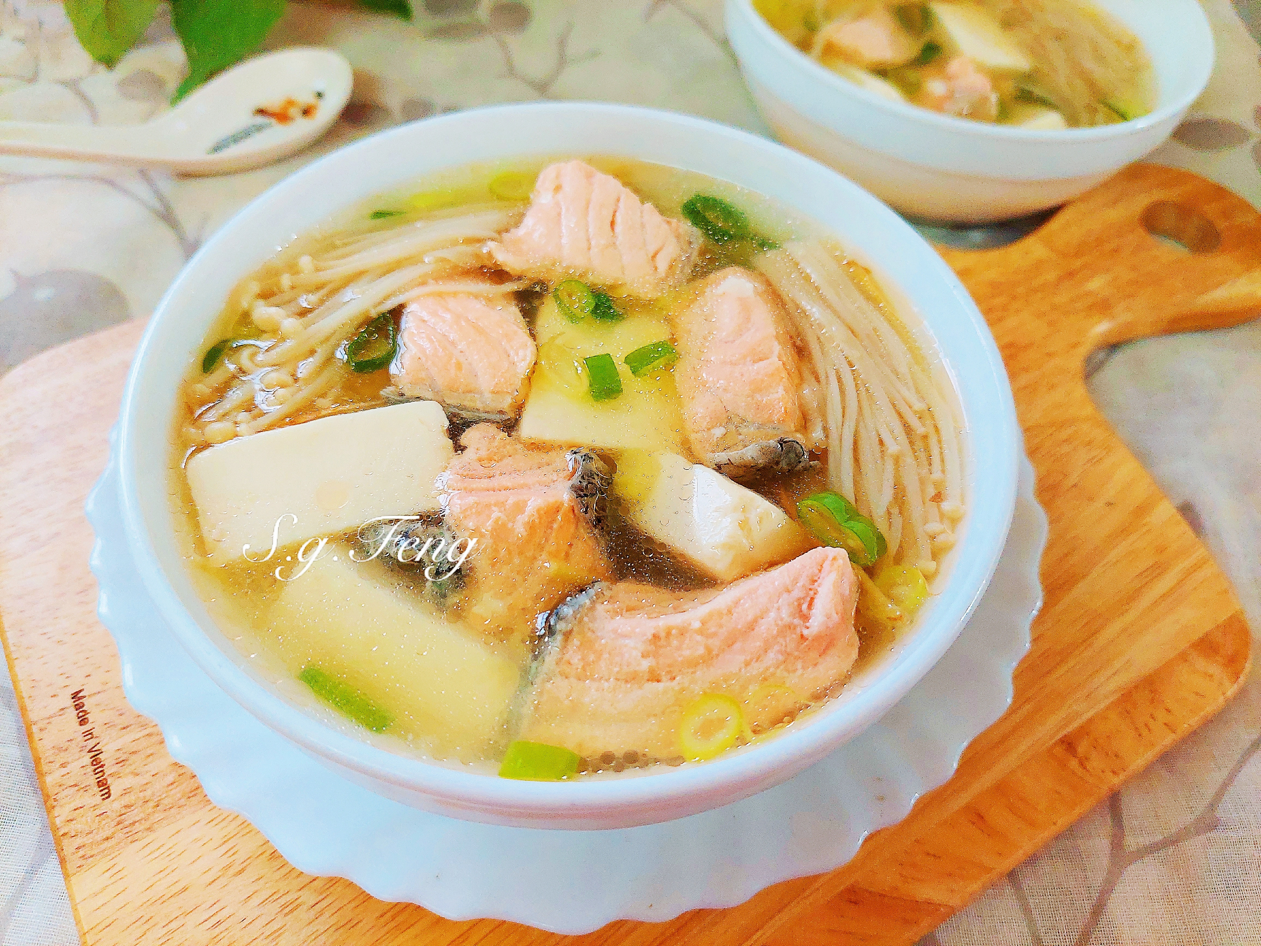 鮭魚金菇豆腐湯