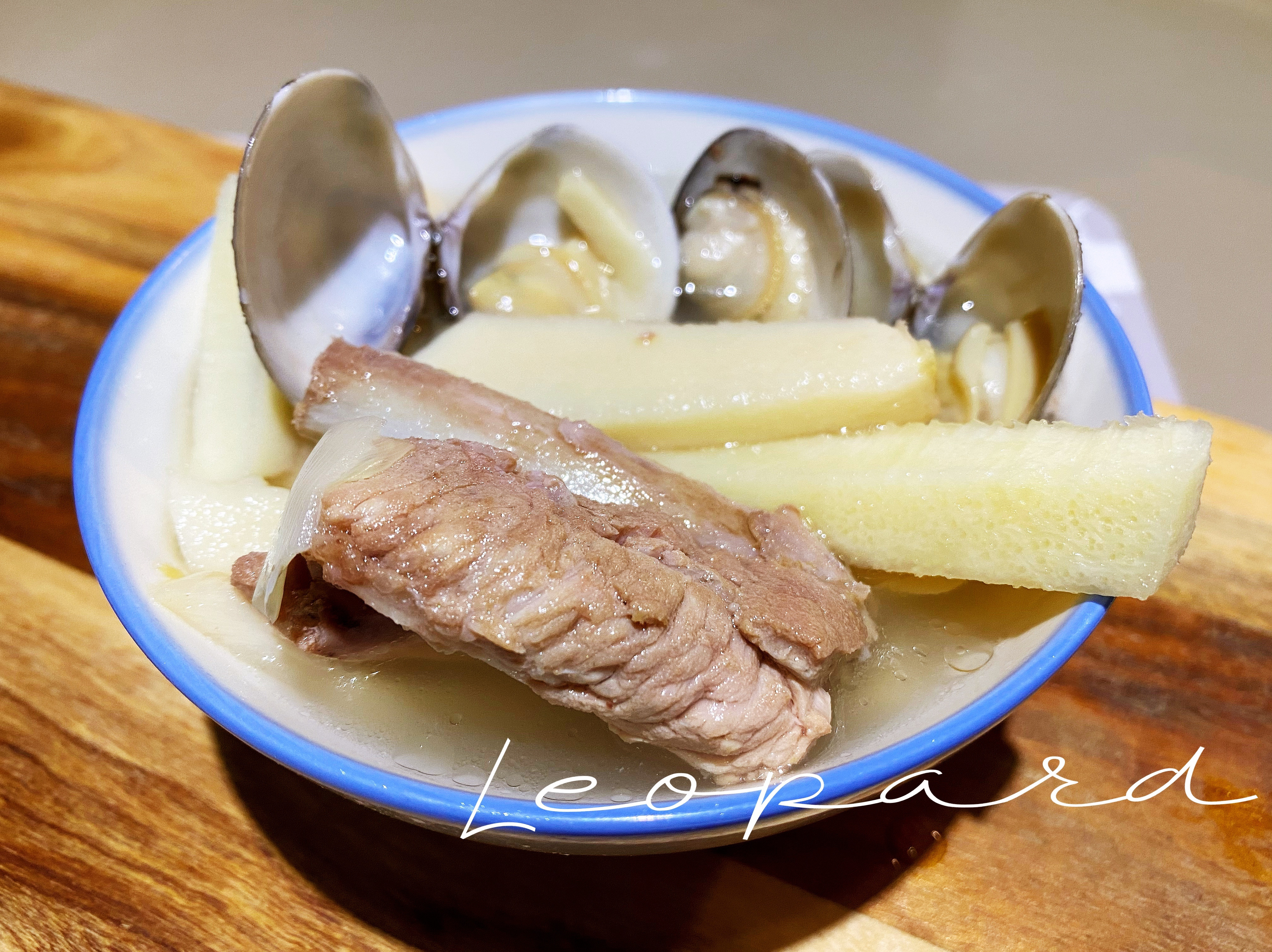 遙控先生料理系列：竹筍排骨蛤蜊湯🥣