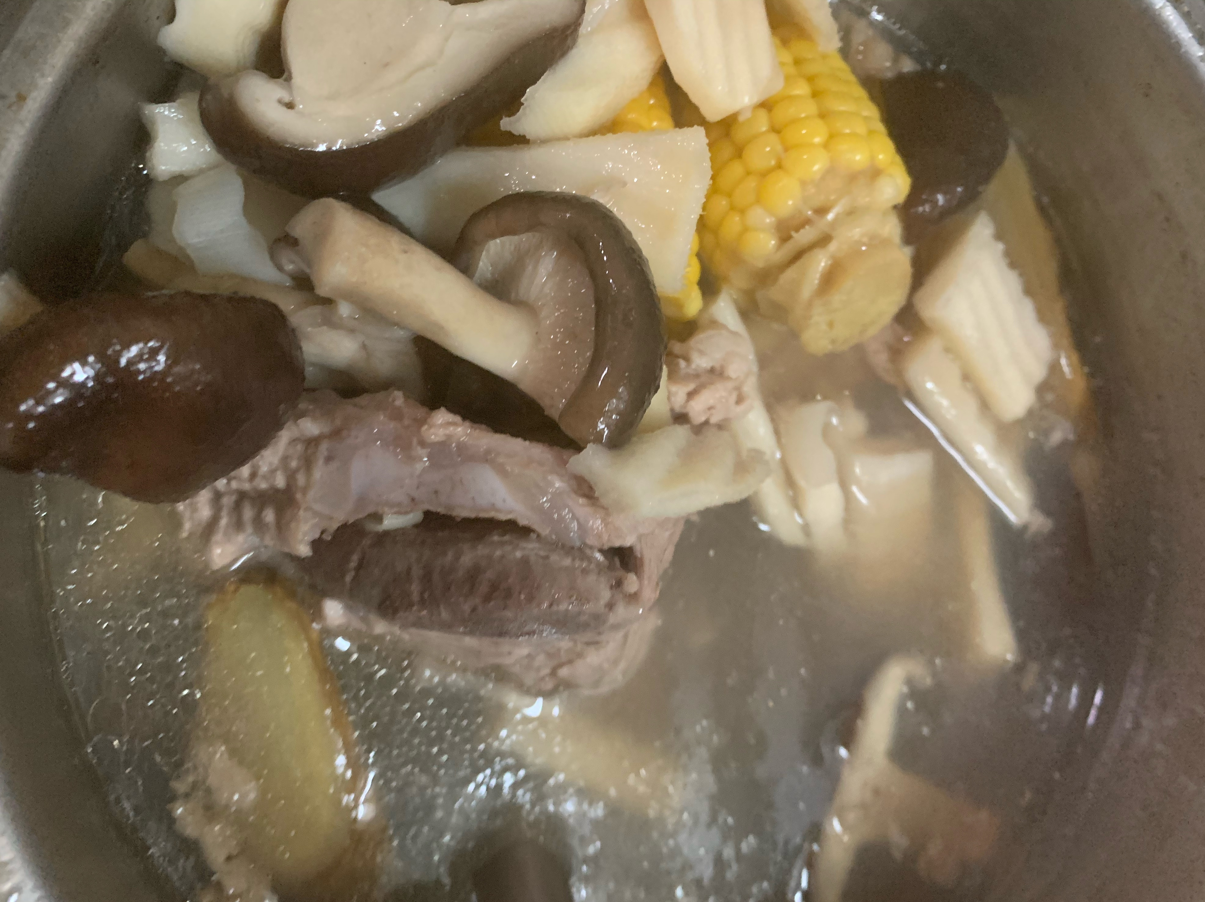 玉米香菇筍子湯