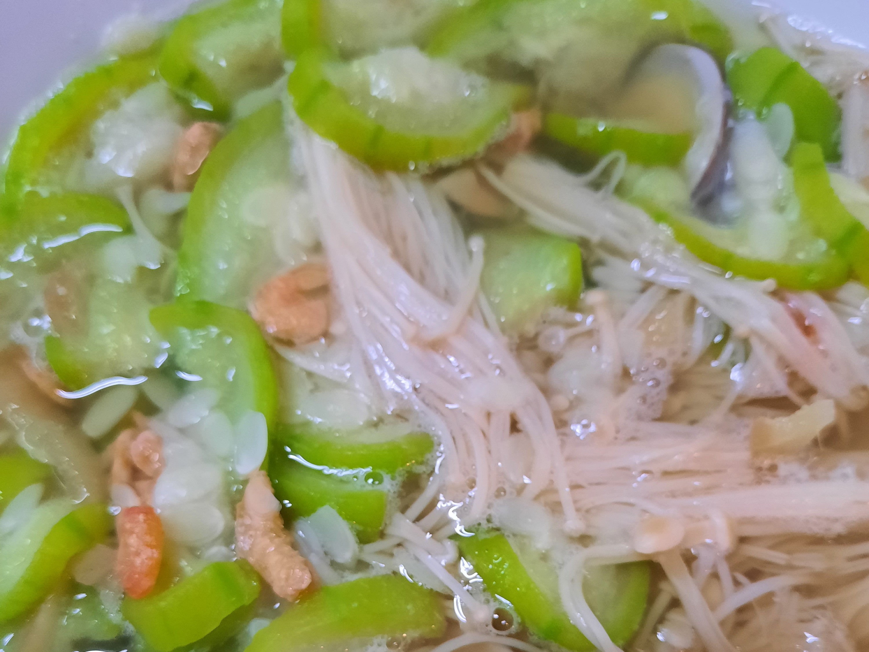 金針菇絲瓜蛤蜊湯