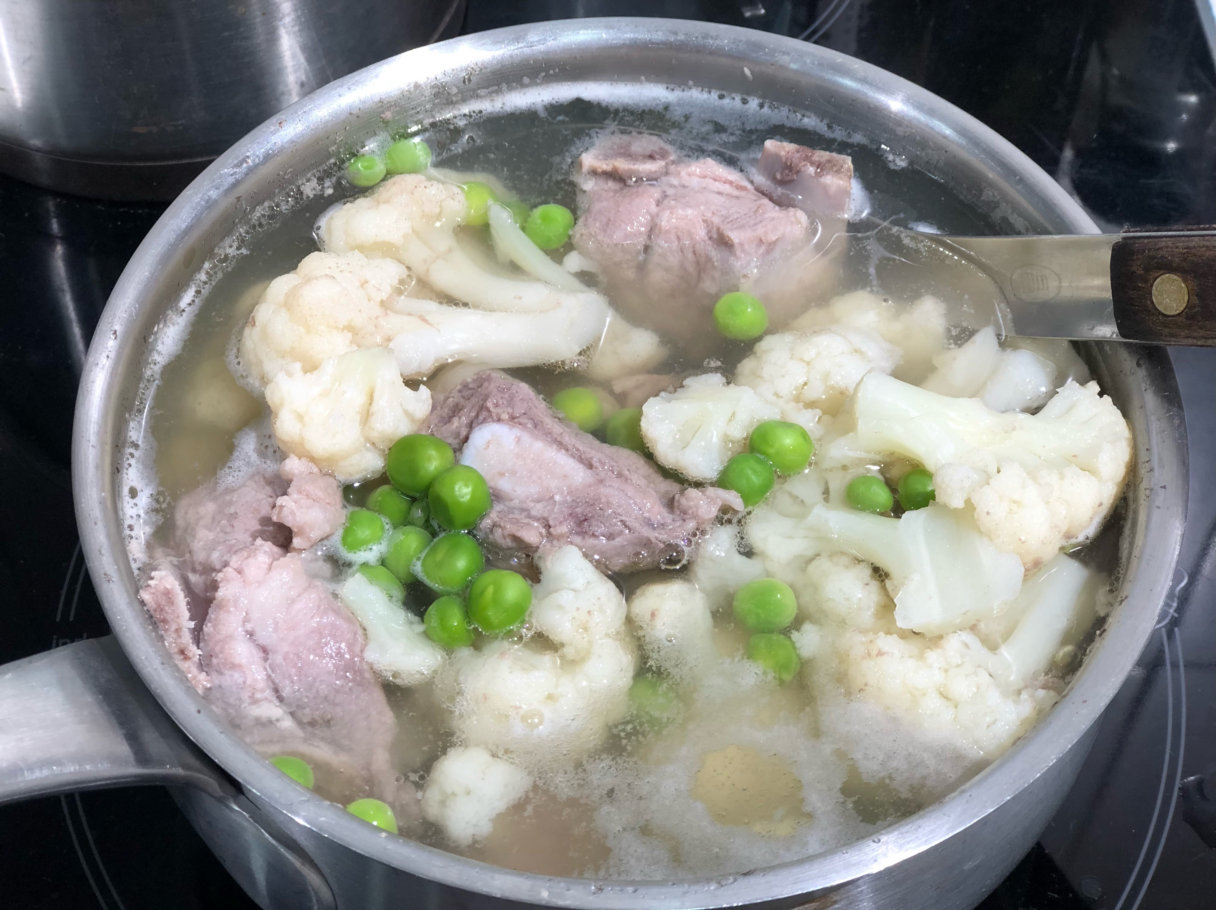 白花菜豌豆排骨湯by 潔西卡的美味筆記 愛料理