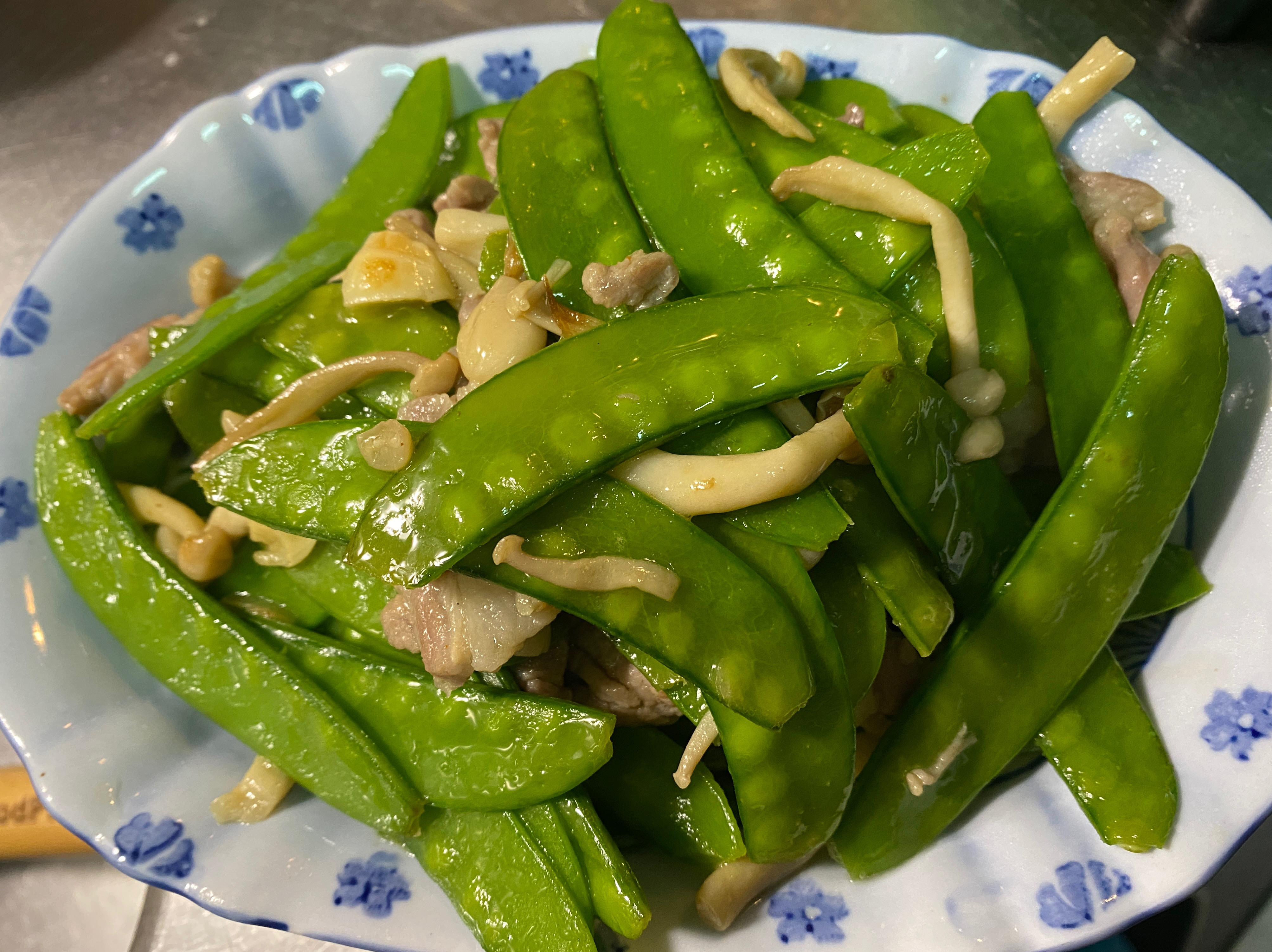 豬肉菇菇炒豌豆by Whale Weng 愛料理