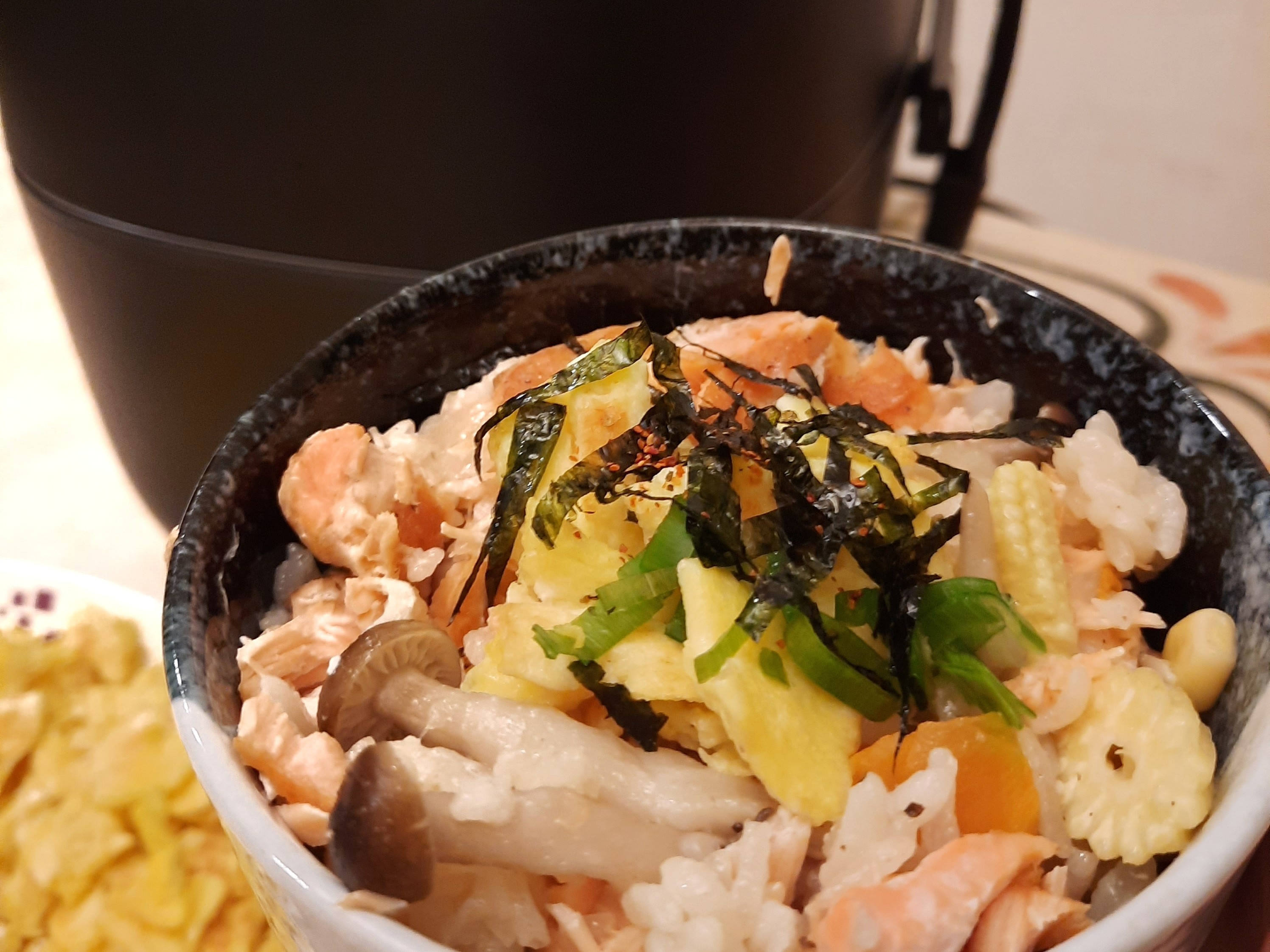 日式鮭魚菇菇炊飯（電子鍋料理）