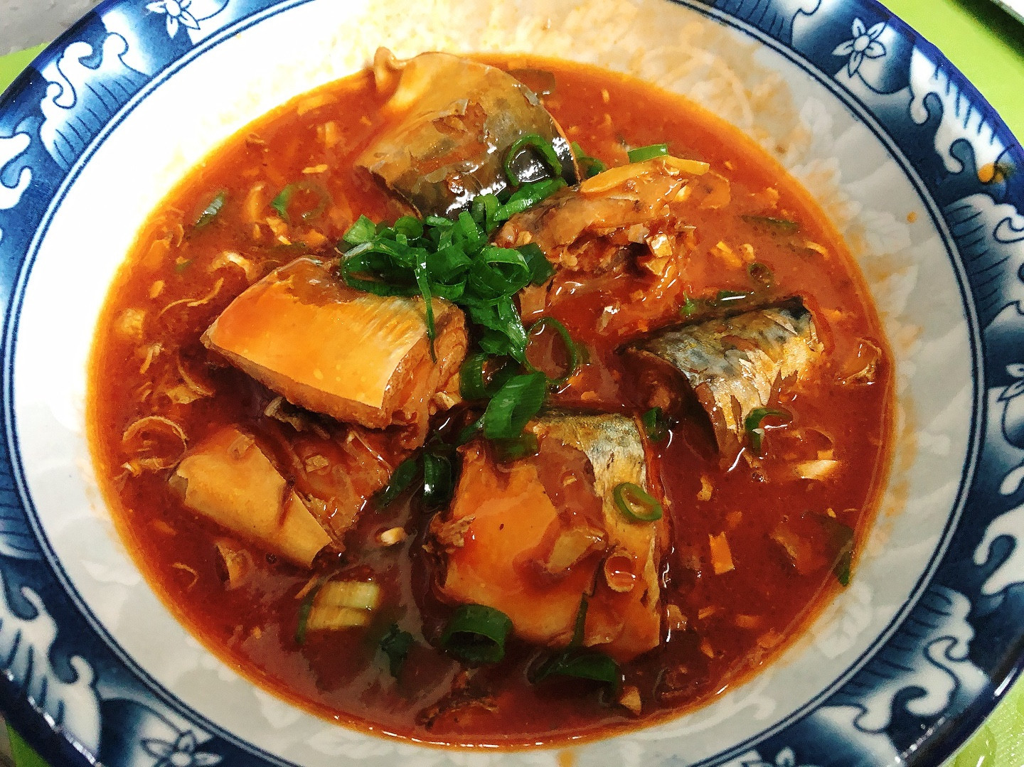懶人的超簡單料理：薑絲茄汁鯖魚罐頭
