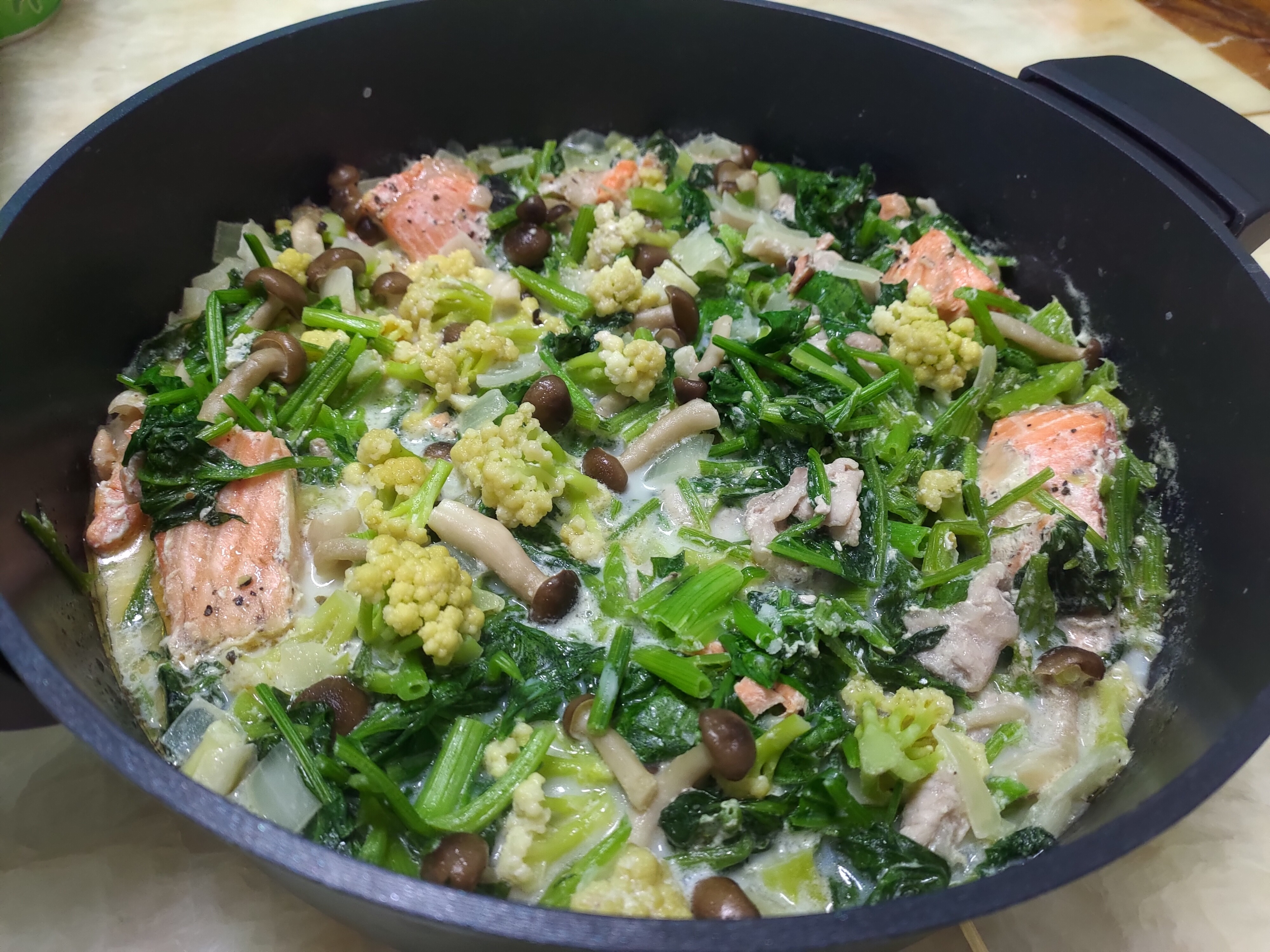 奶油鮭魚燉菠菜