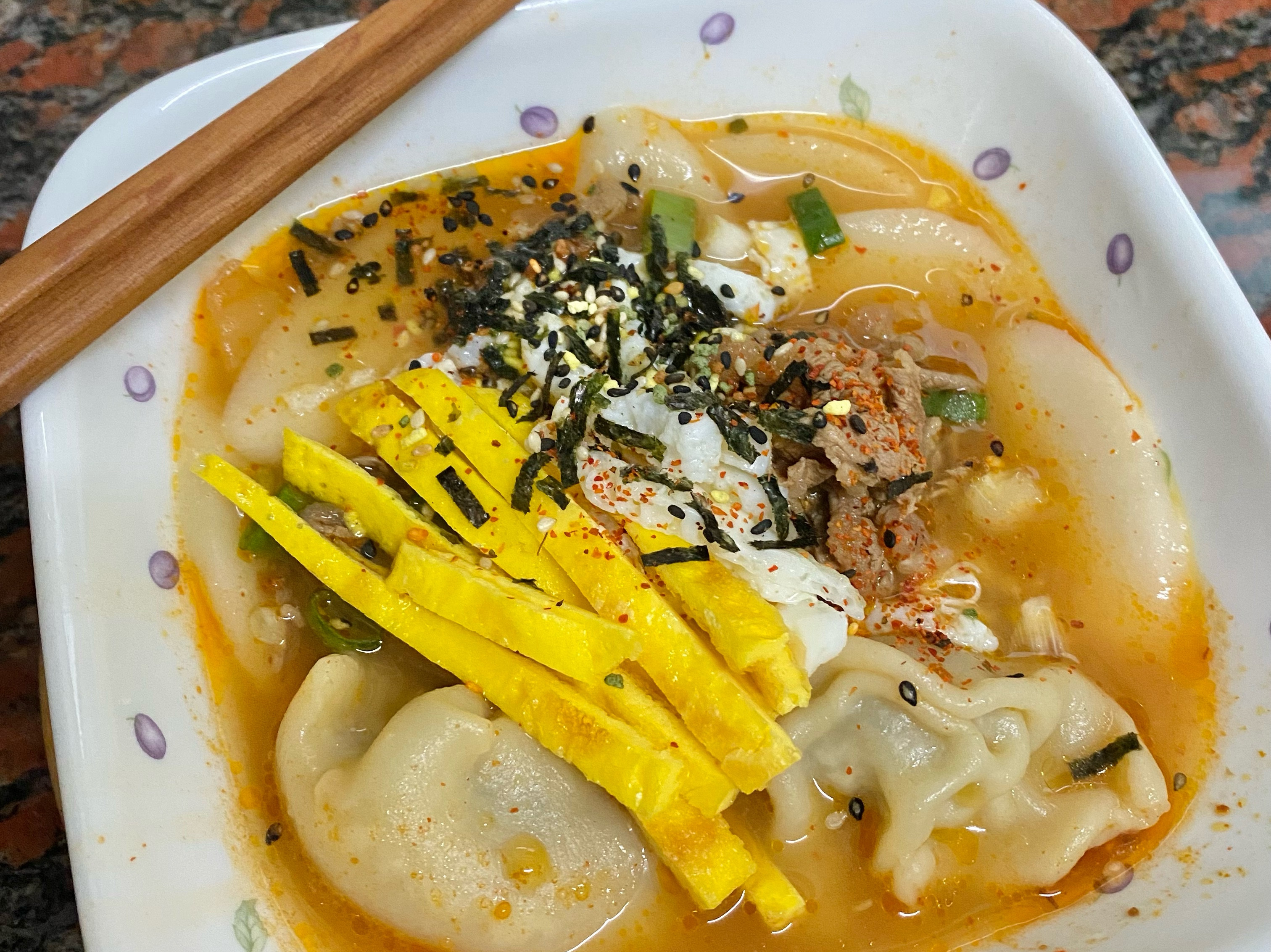 韓式泡菜餃子年糕湯