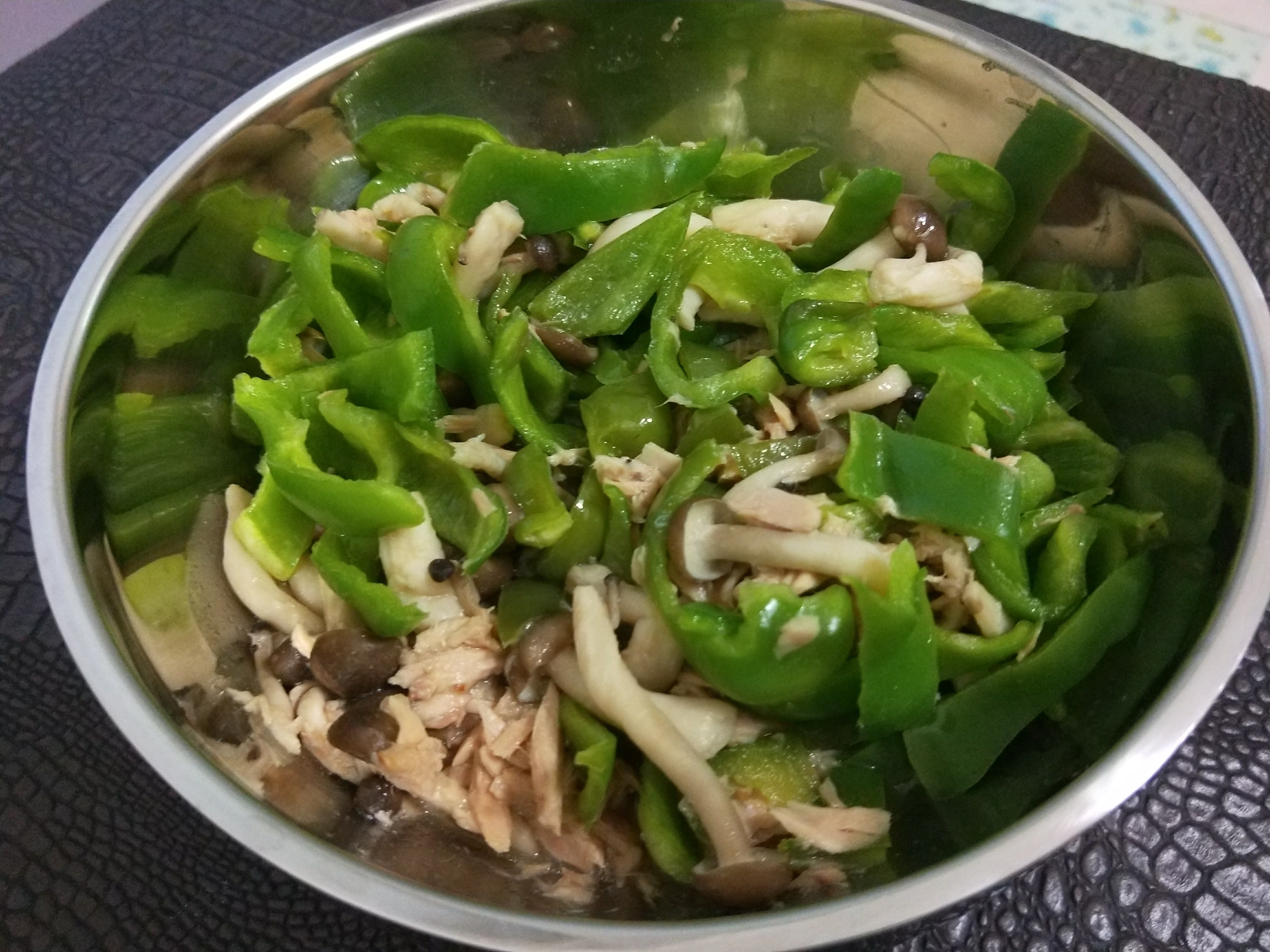 青椒菇菇炒鮪魚