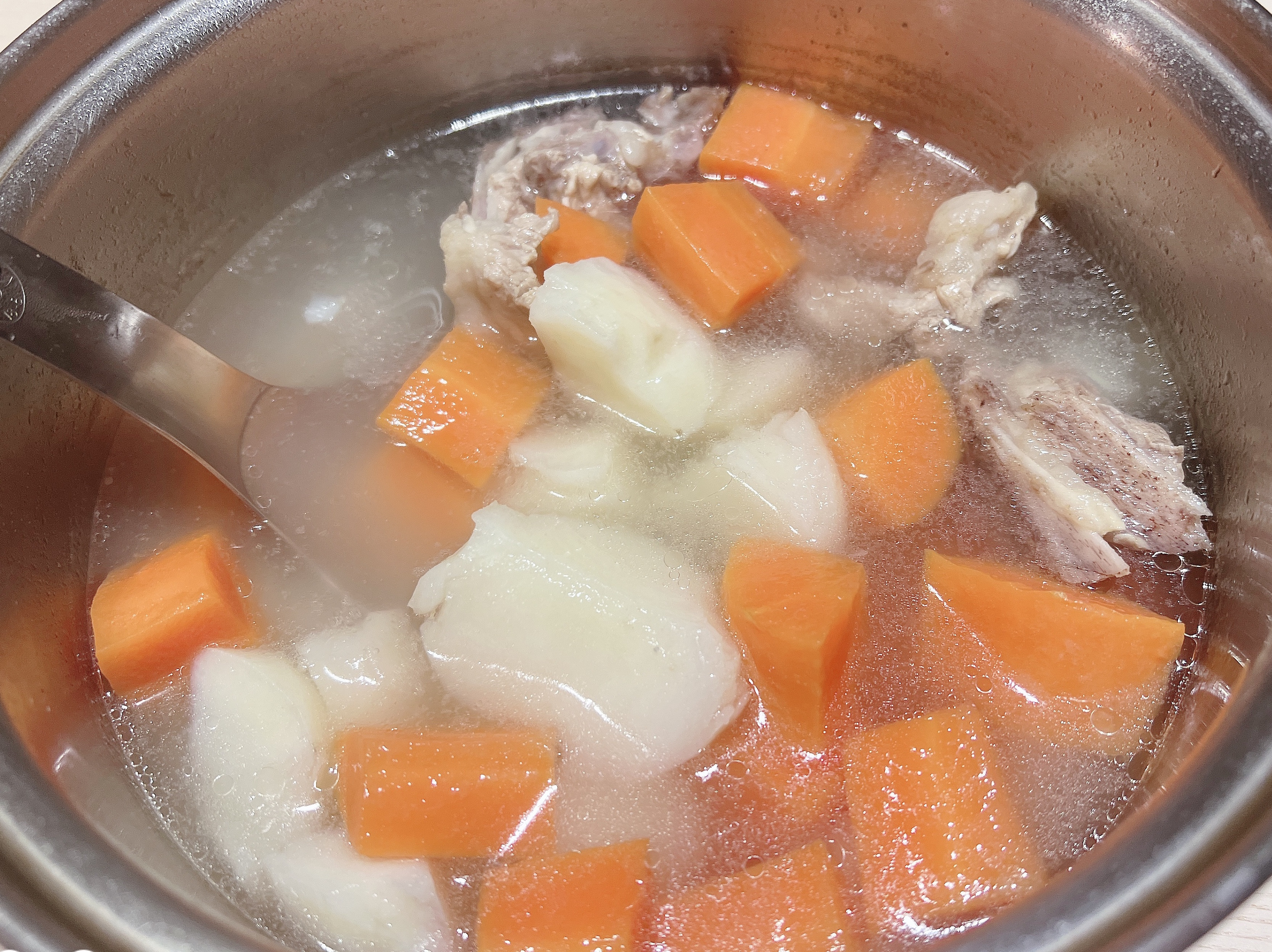 馬鈴薯紅蘿蔔排骨湯
