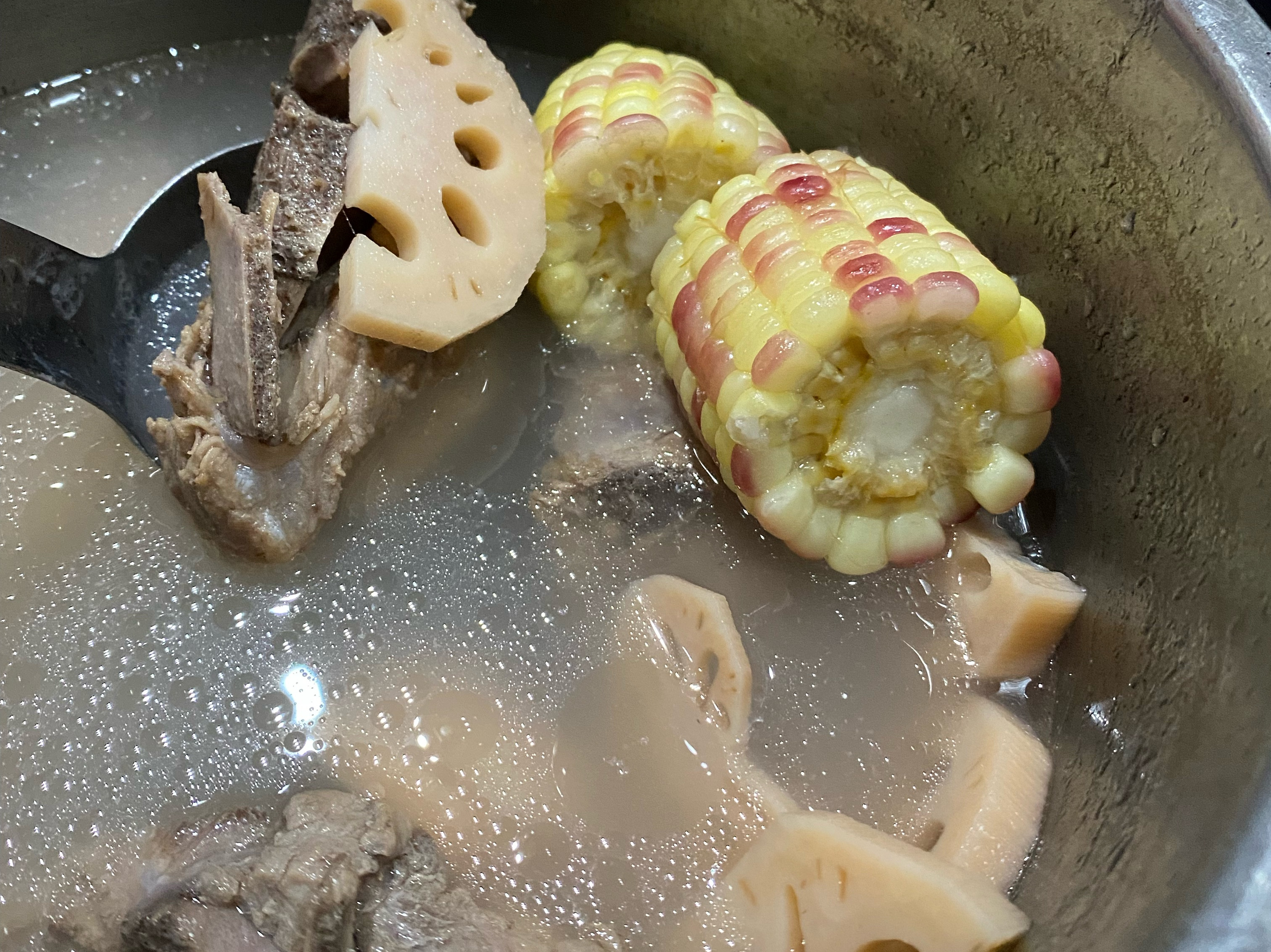 蓮藕排骨玉米湯