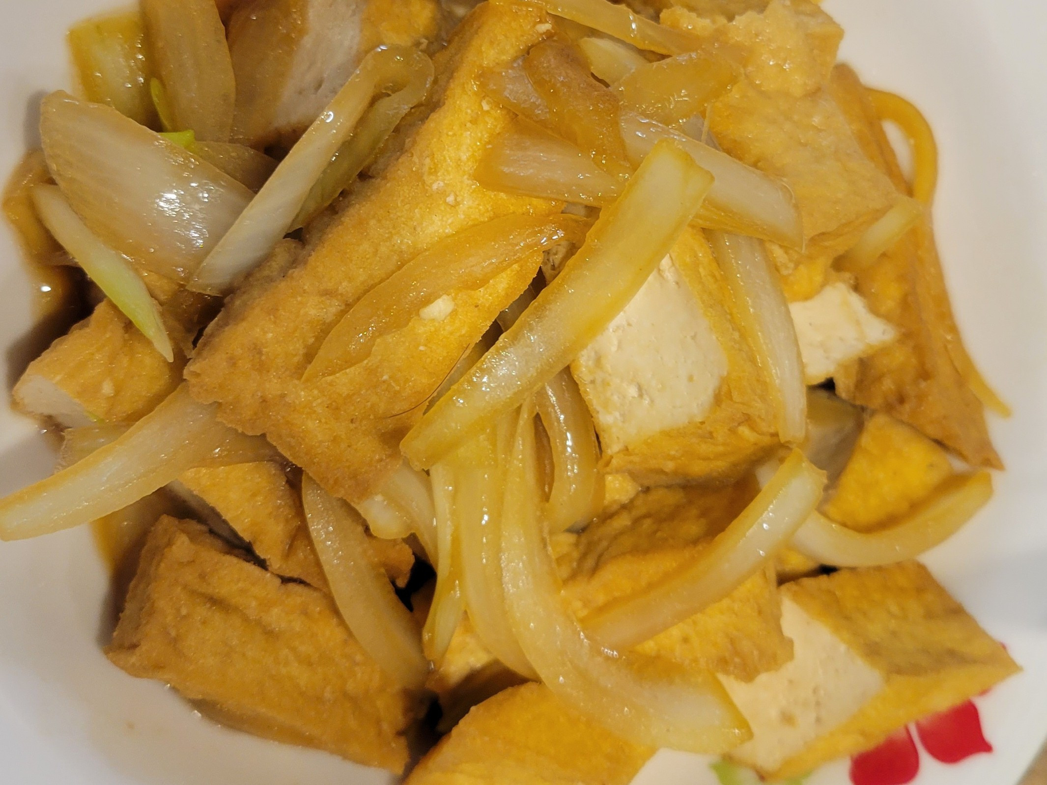 洋蔥炒油豆腐